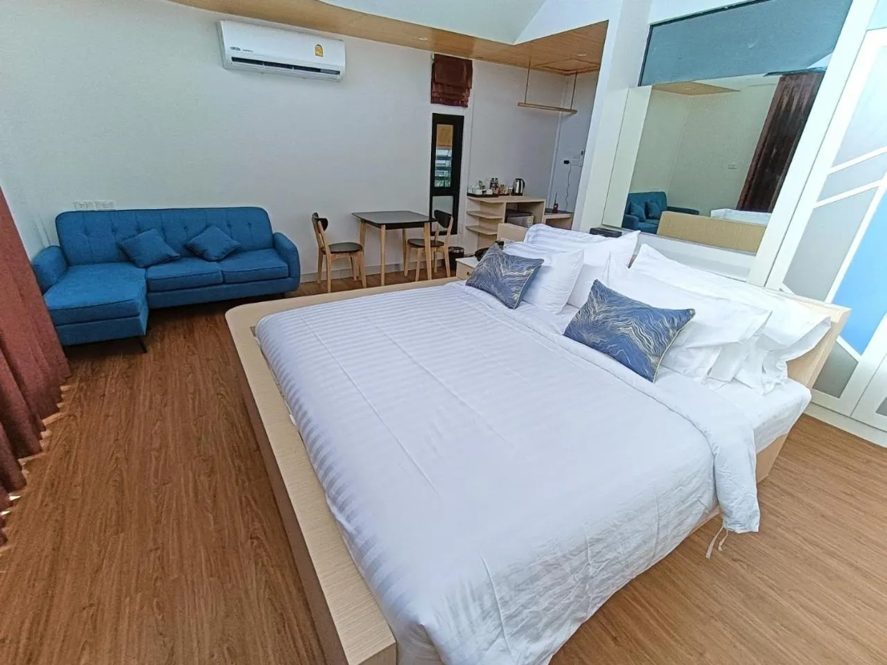 Bedroom, Bed in Southern Airport Hotel Hatyai