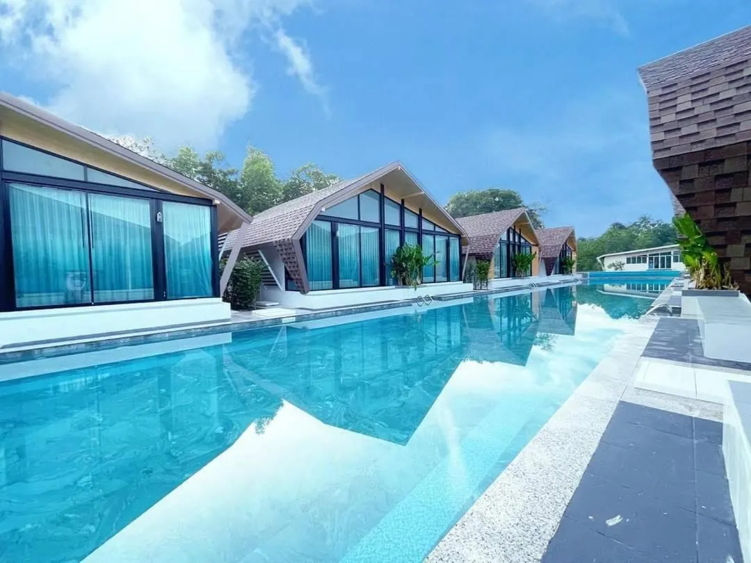 Swimming pool in Southern Airport Hotel Hatyai