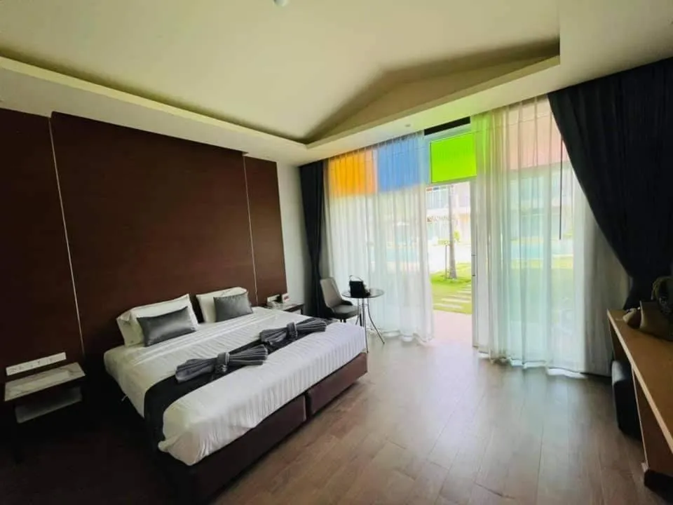 Bed in Southern Airport Hotel Hatyai