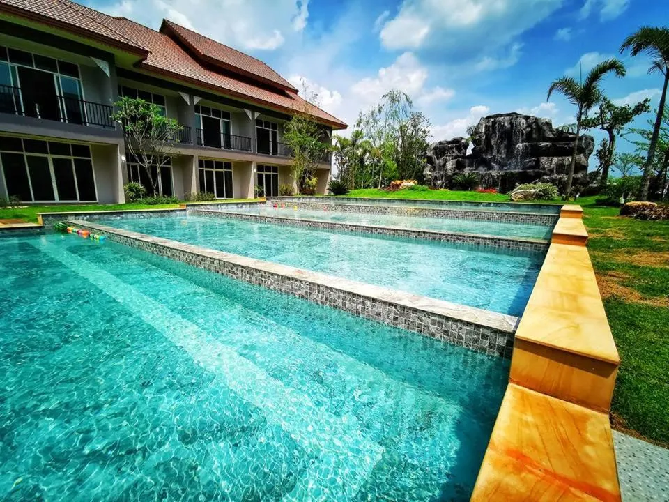 Swimming pool in Southern Airport Hotel Hatyai