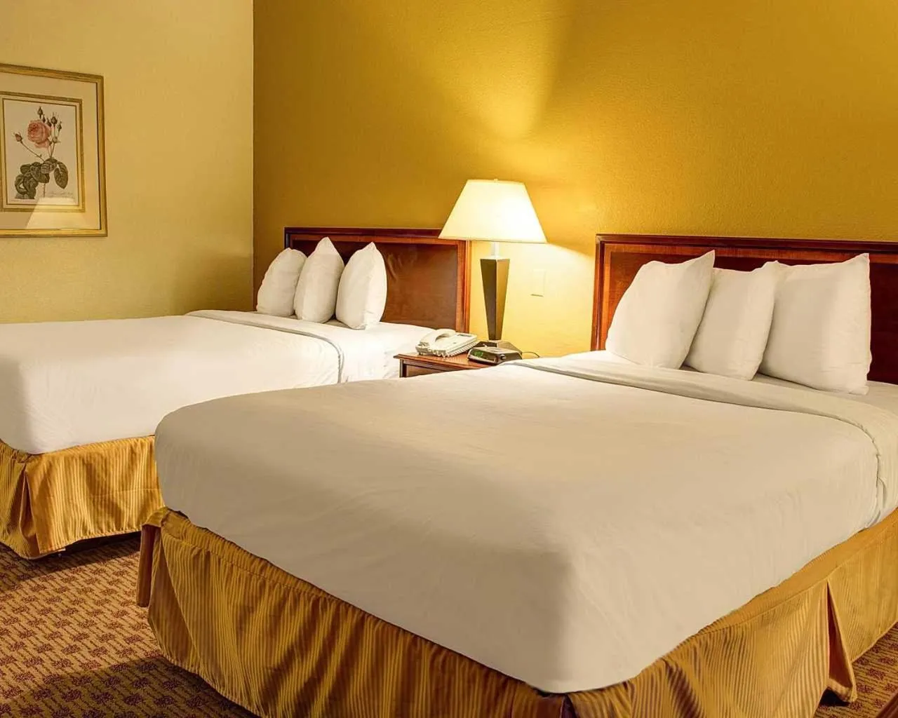 Bedroom, Bed in Quality Inn North