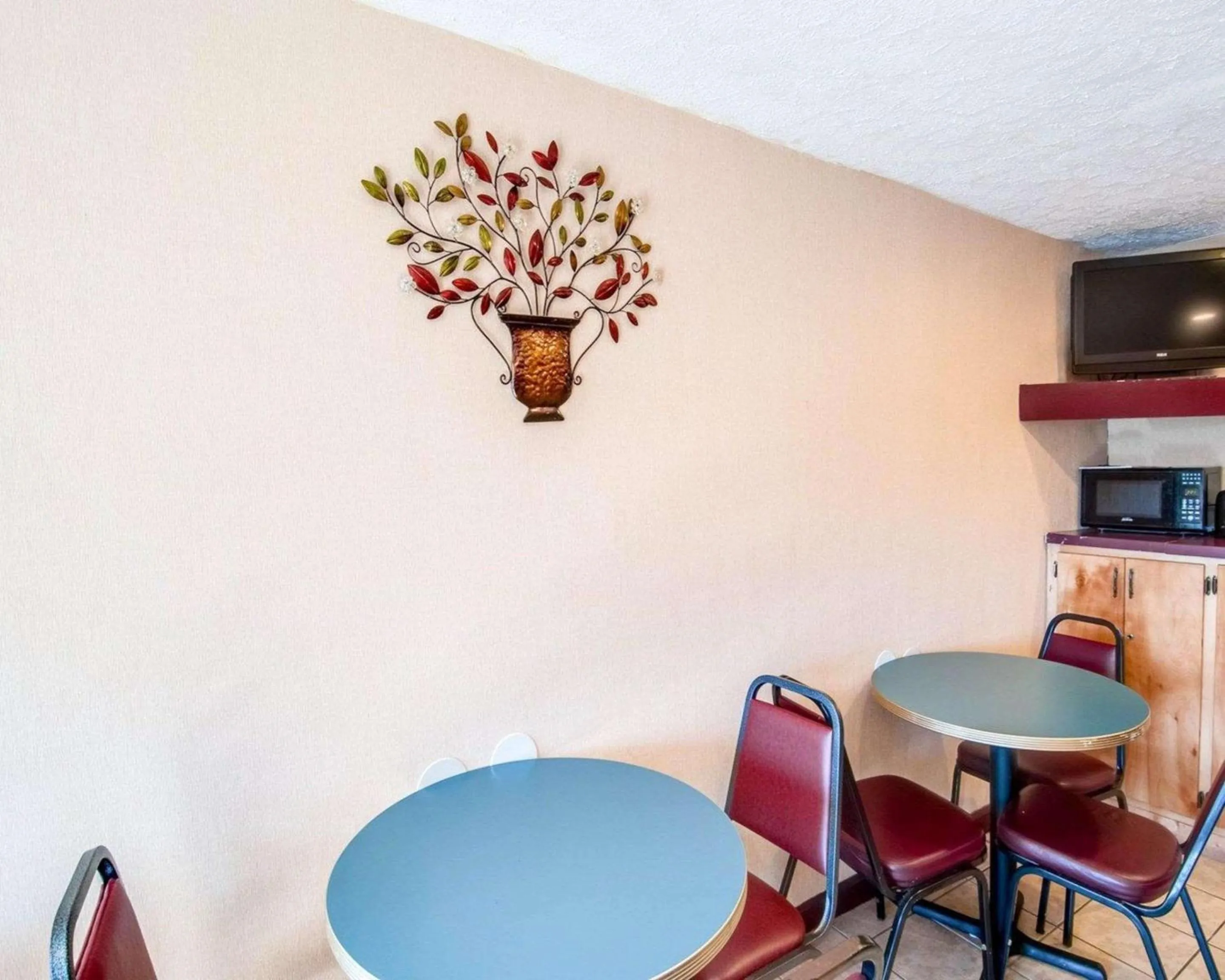 Restaurant/places to eat, Dining Area in Rodeway Inn Galax Highway 58