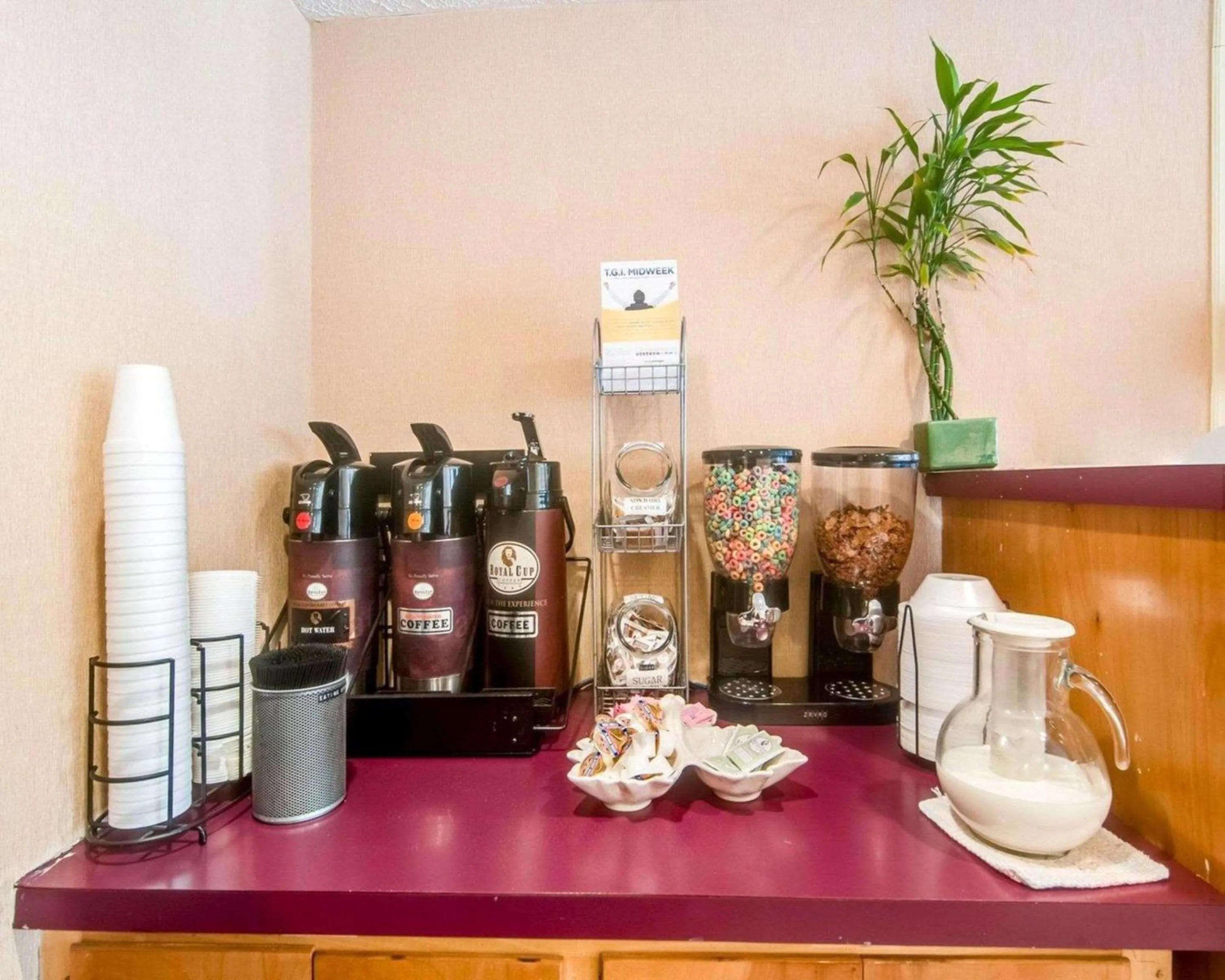 Restaurant/places to eat, Coffee/Tea Facilities in Rodeway Inn Galax Highway 58