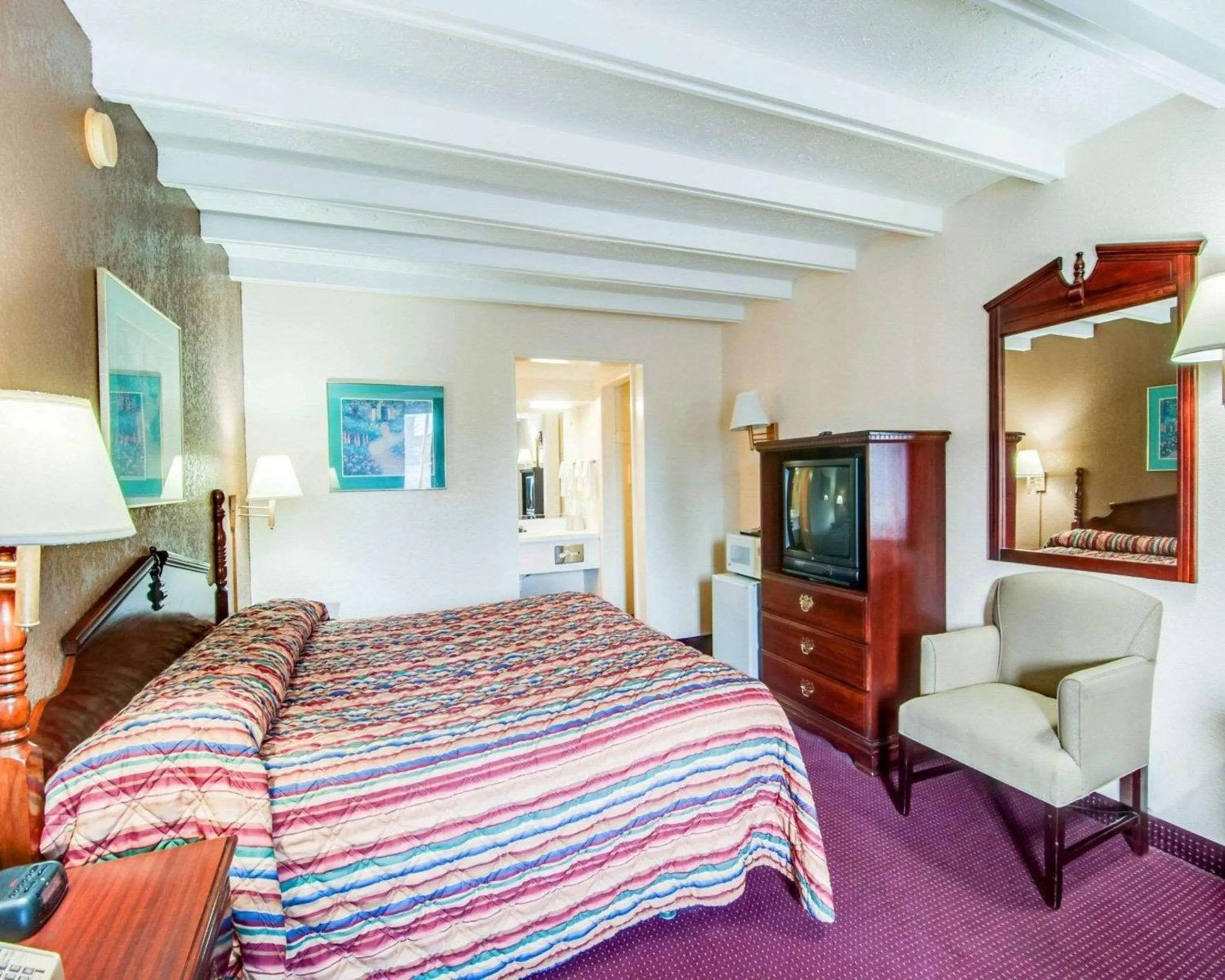 Photo of the whole room in Rodeway Inn Galax Highway 58