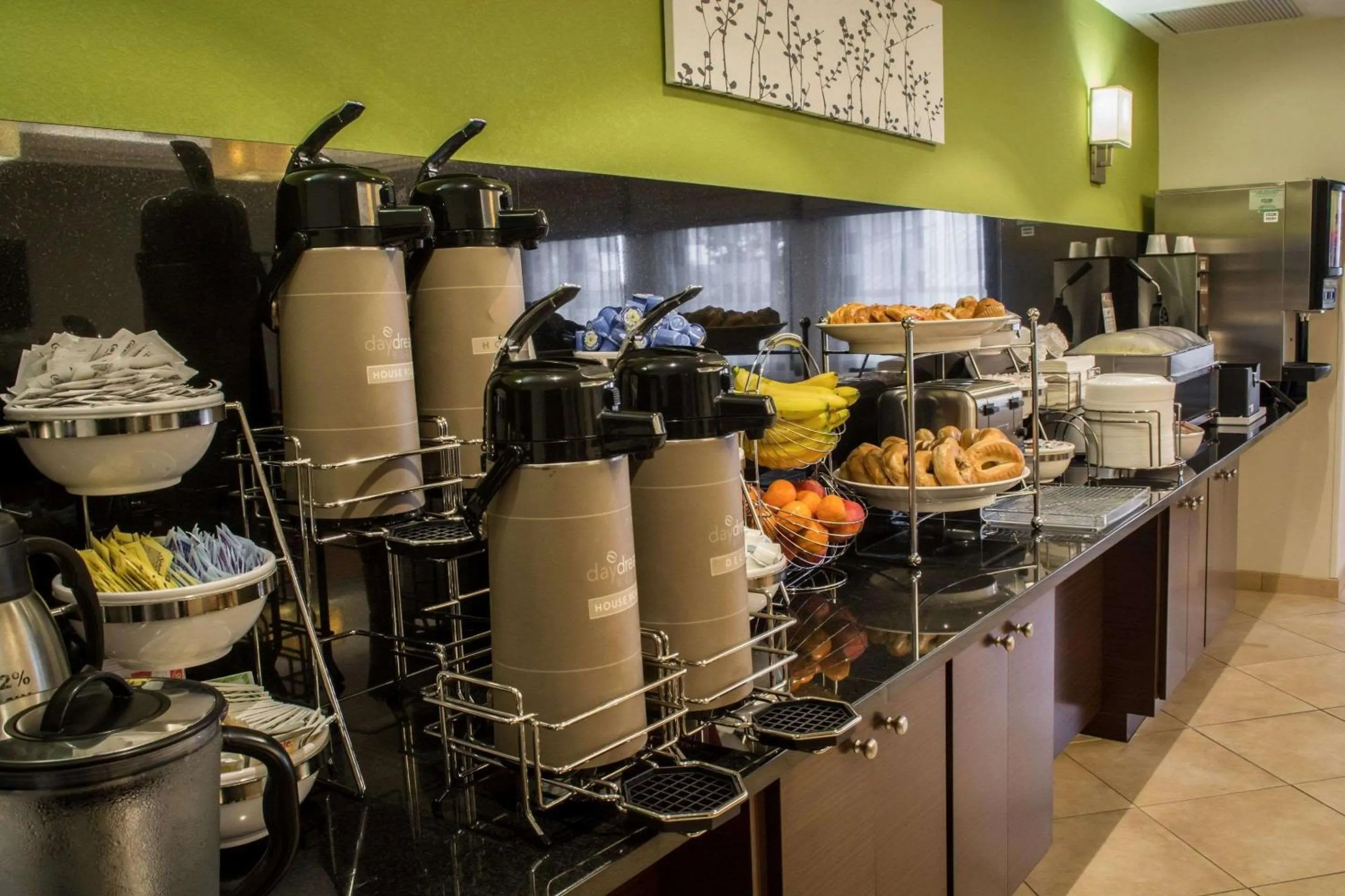 Breakfast in Sleep Inn & Suites Harbour Pointe