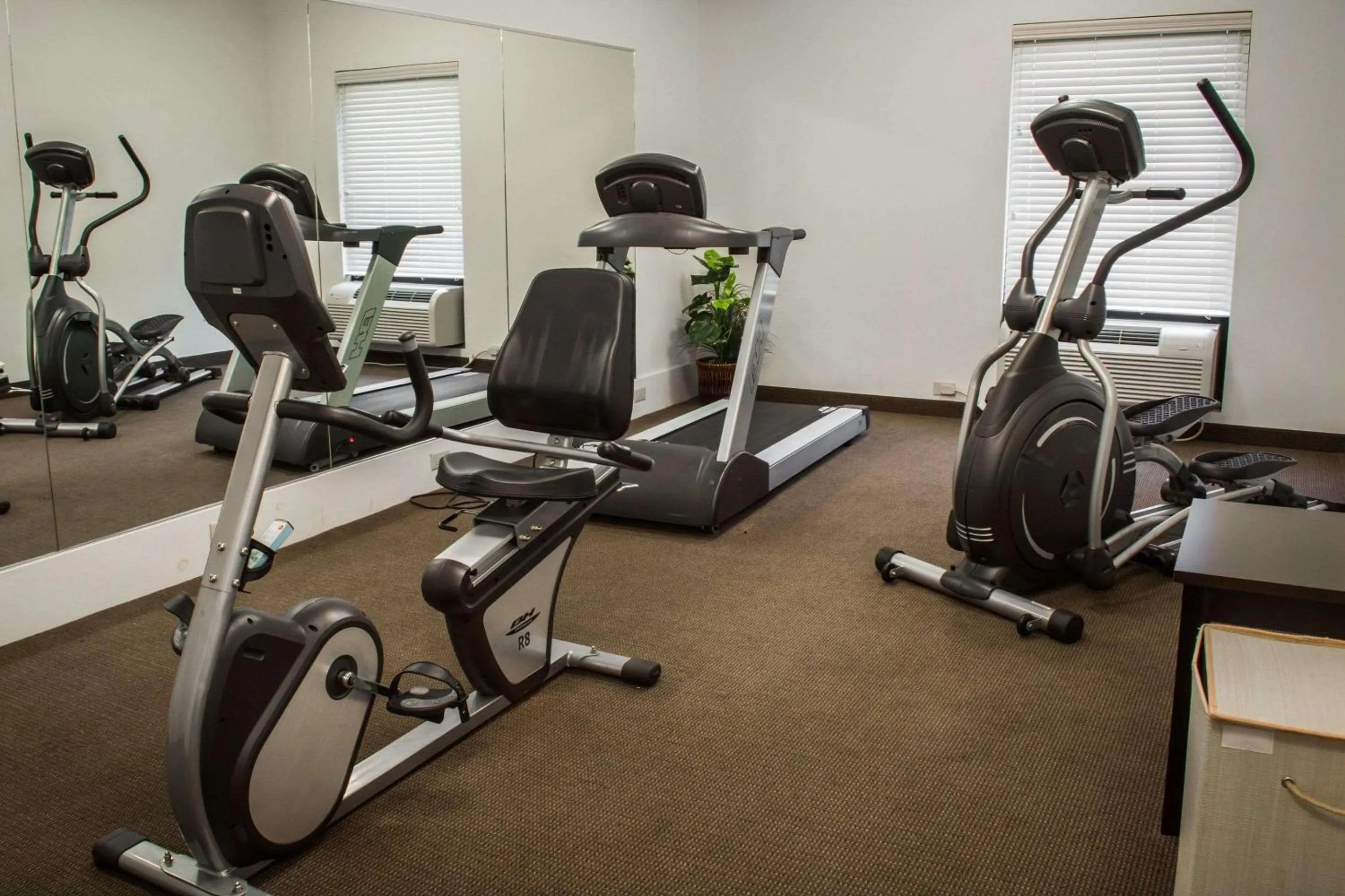 Fitness centre/facilities in Sleep Inn & Suites Harbour Pointe