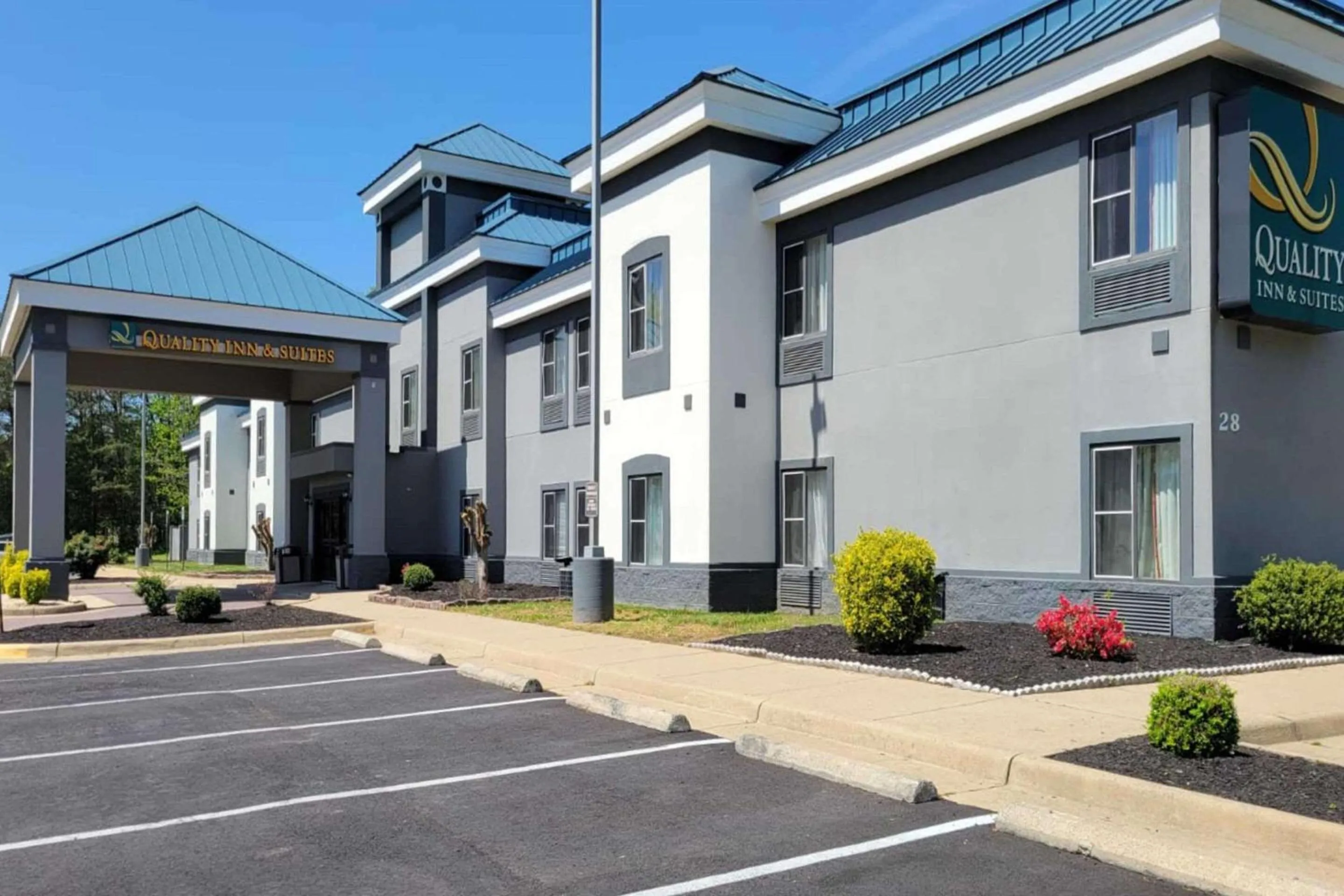 Property building in Quality Inn & Suites Quantico