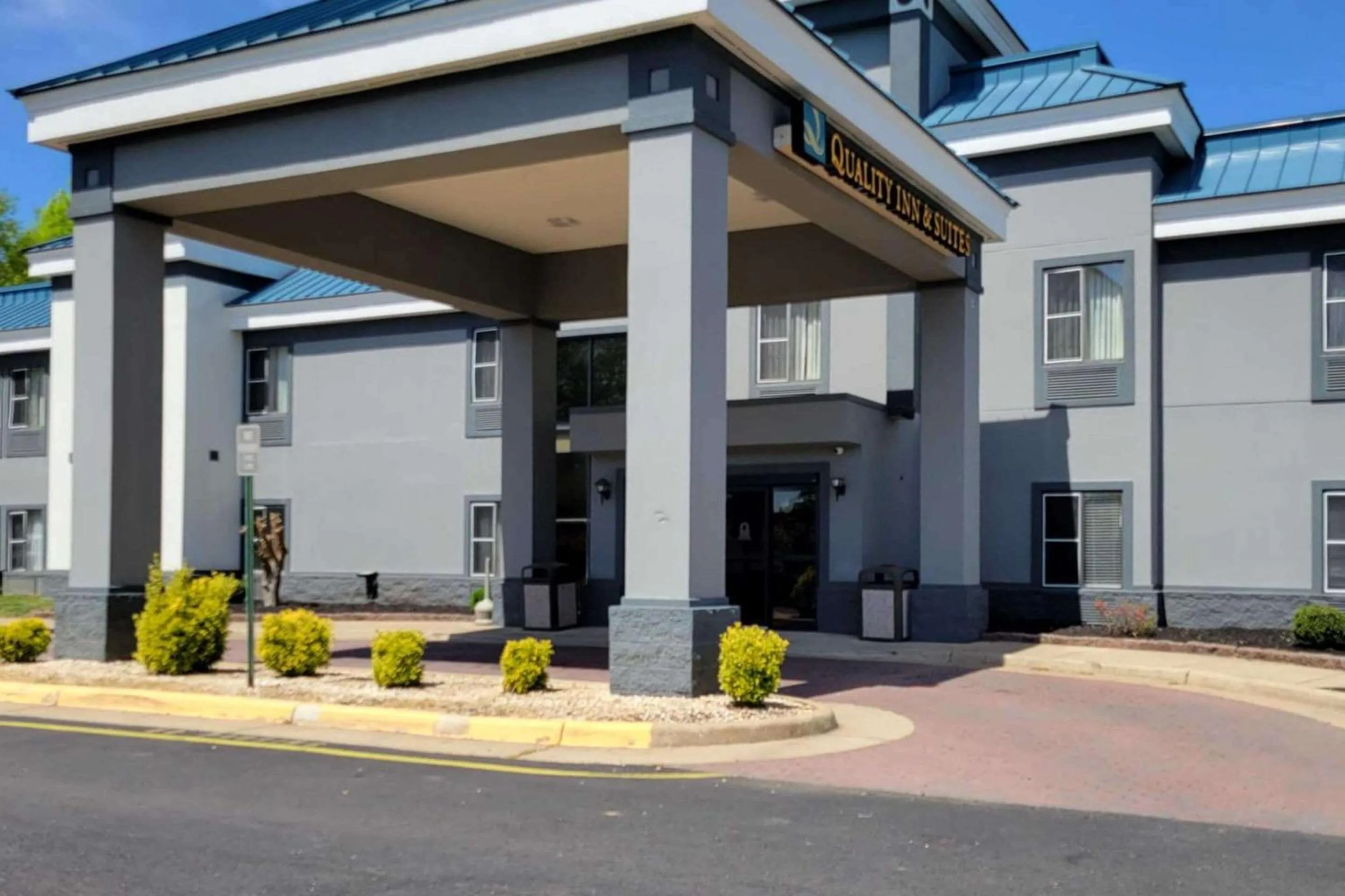 Property building in Quality Inn & Suites Quantico