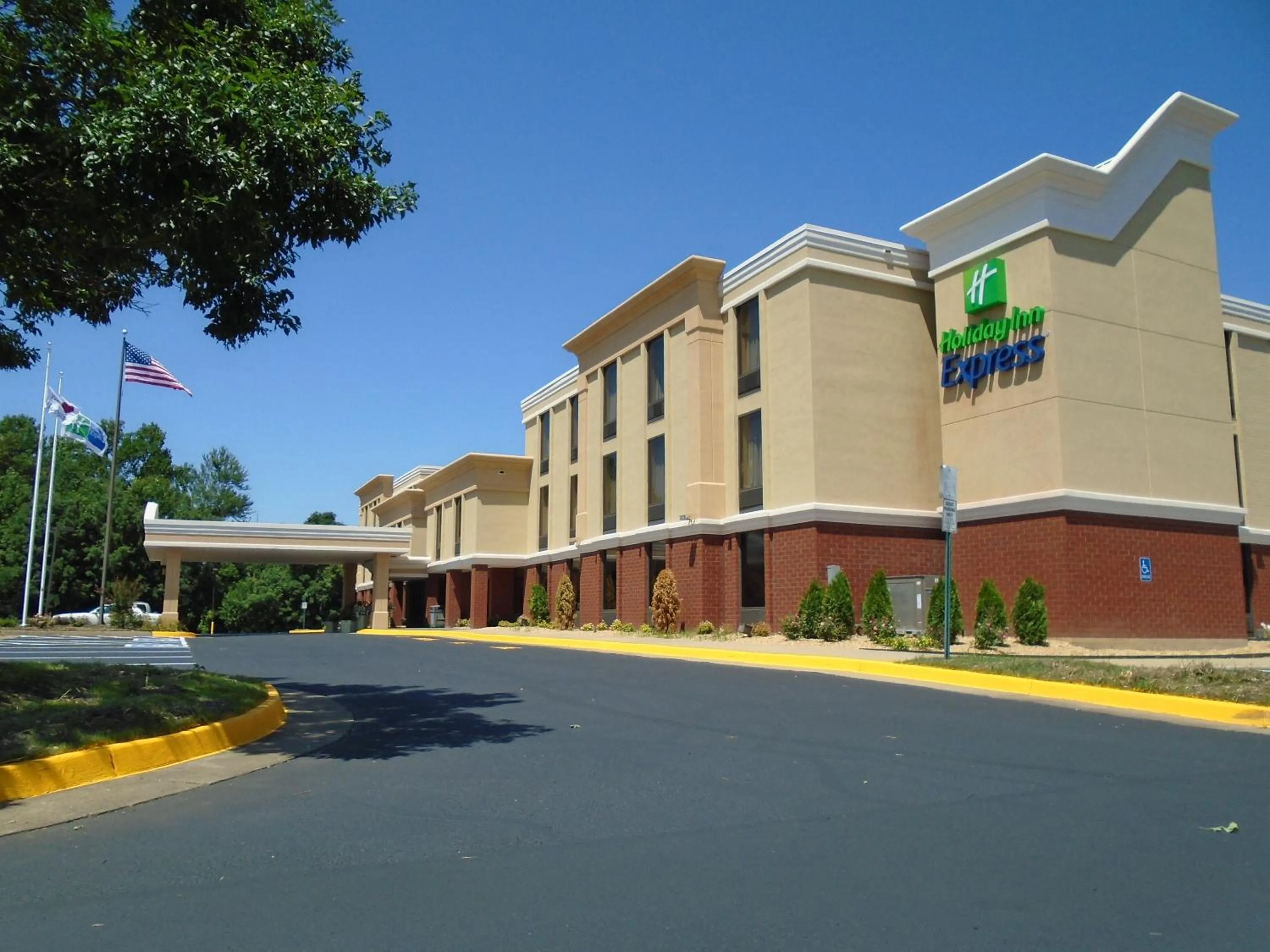 Property building in Holiday Inn Express Hotel & Suites Midlothian Turnpike, an IHG Hotel