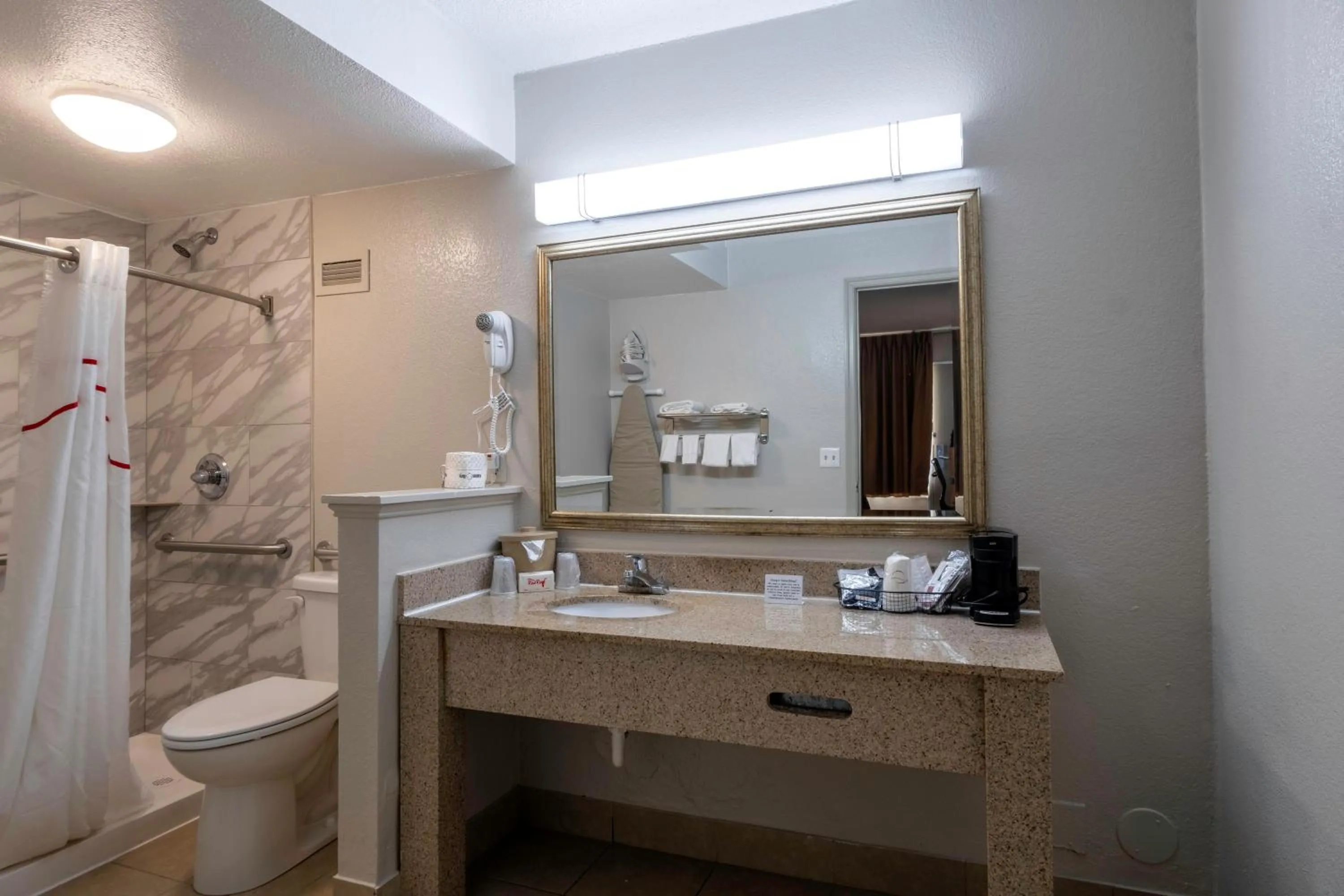 Bathroom in Red Roof Inn Charlottesville