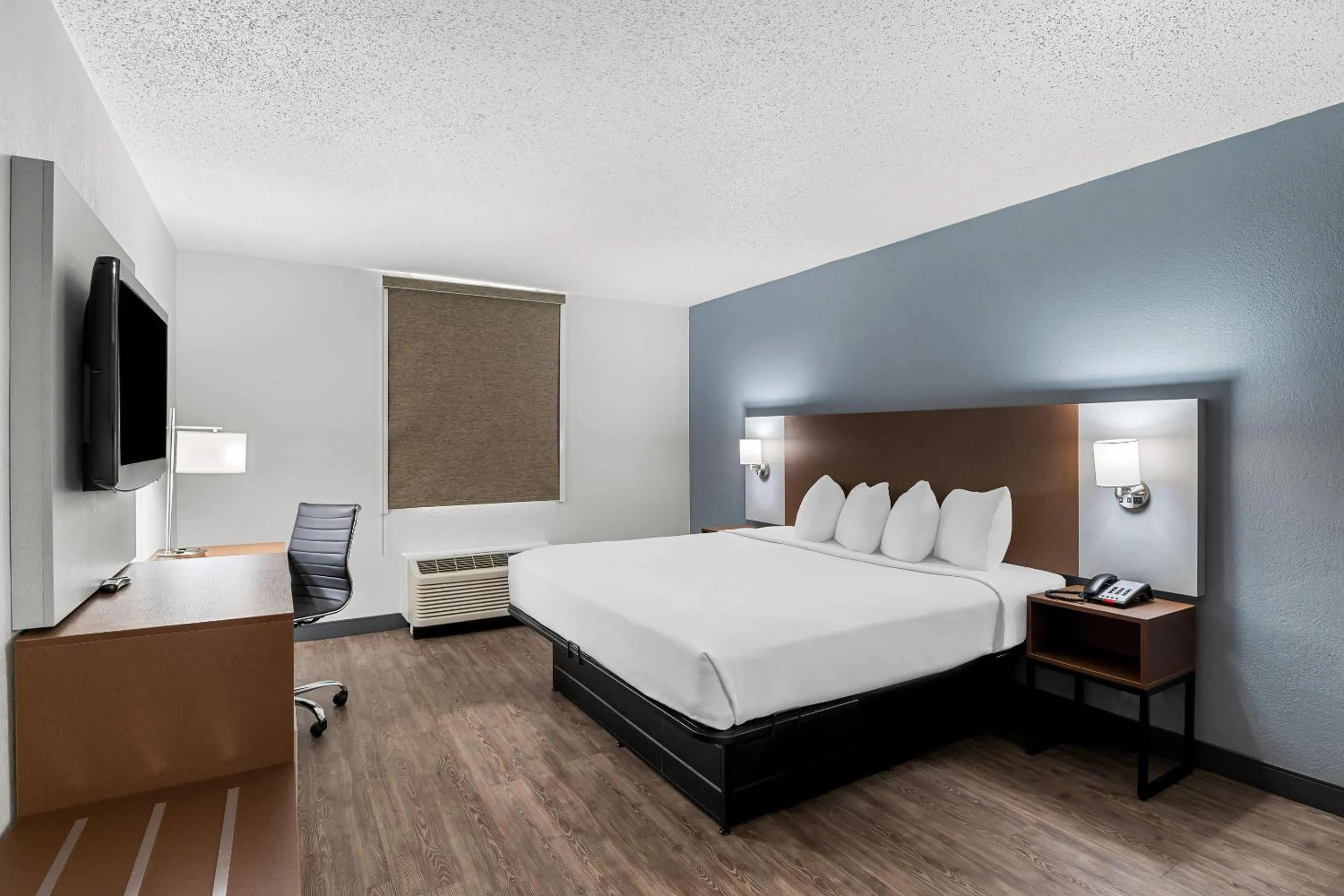 Bedroom, Bed in Suburban Studios Chester I-95