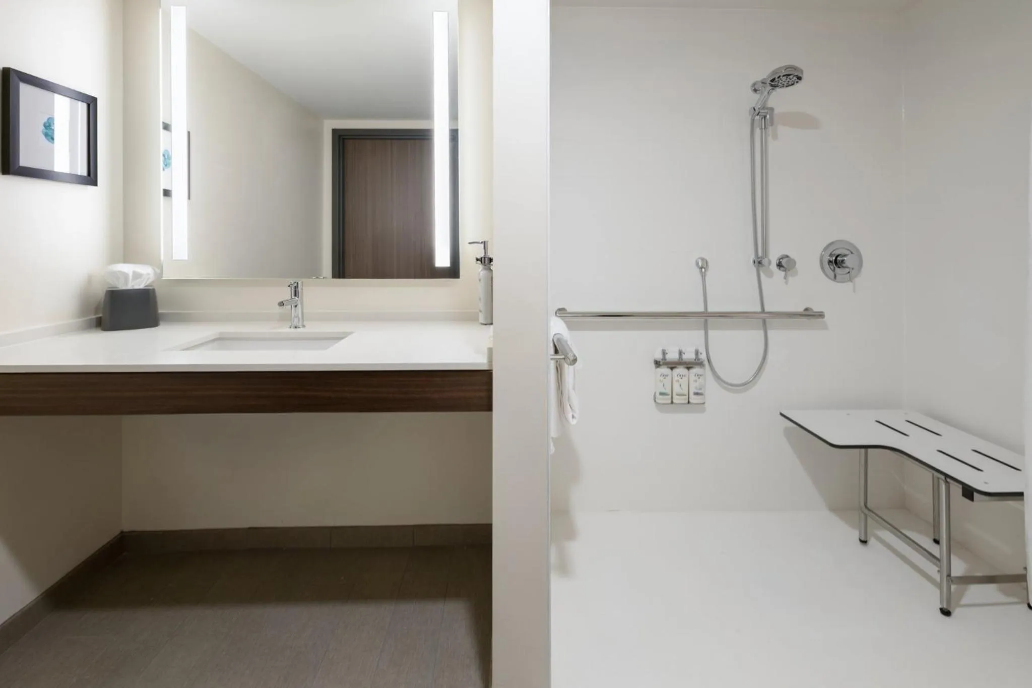 Photo of the whole room in Holiday Inn & Suites Richmond West End by IHG