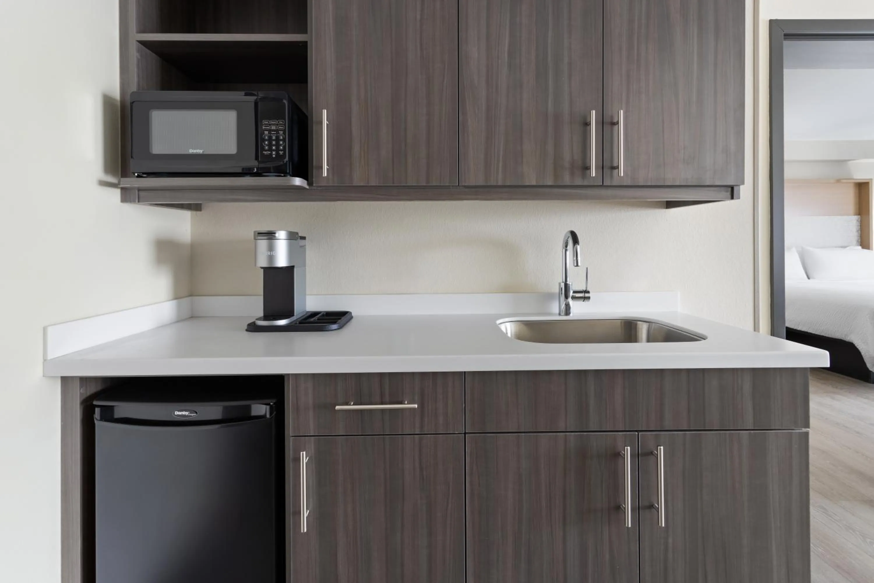 Coffee/tea facilities in Holiday Inn & Suites Richmond West End by IHG