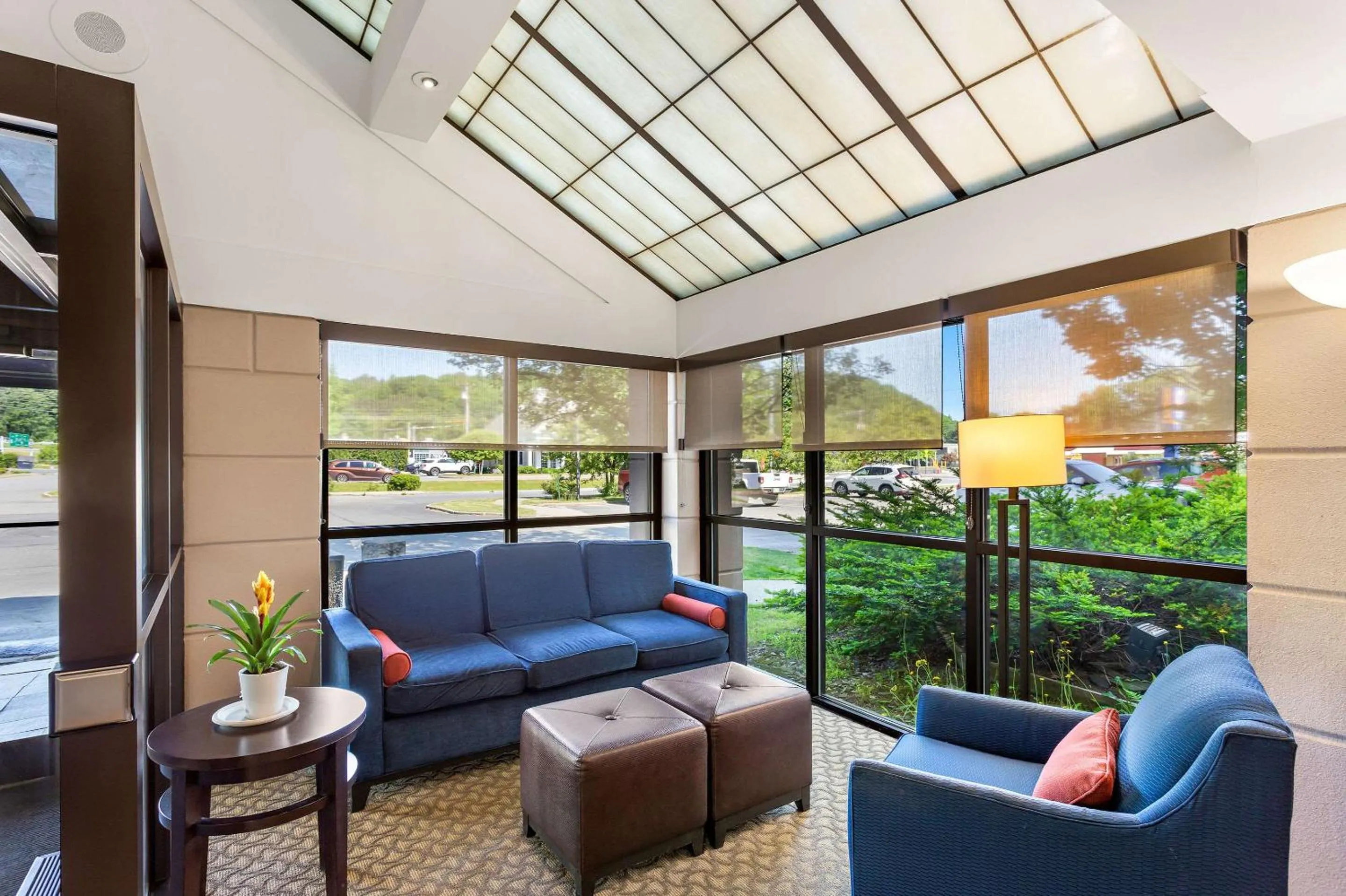 Lobby or reception in Comfort Inn White River Junction