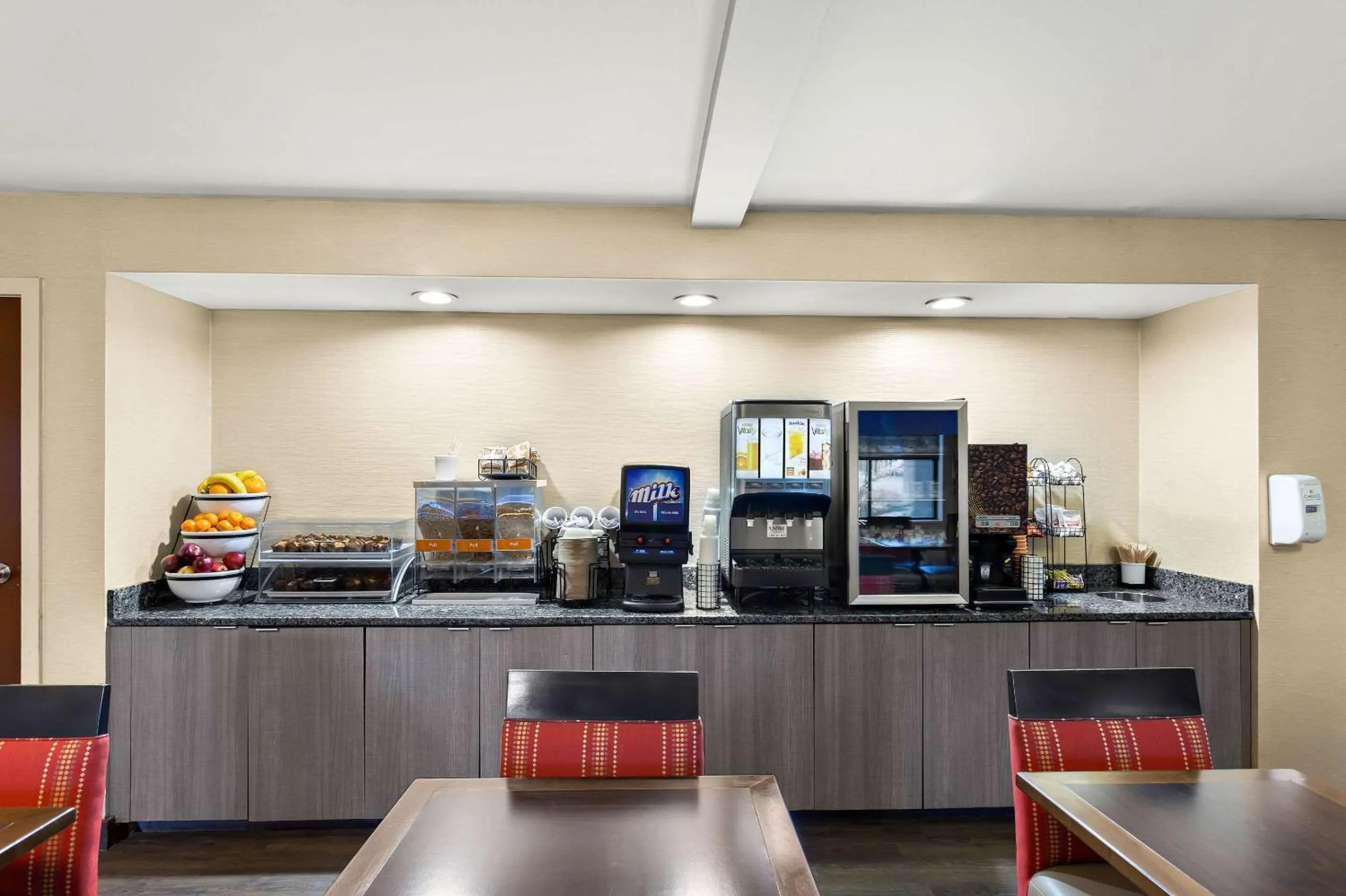 Breakfast in Comfort Inn White River Junction