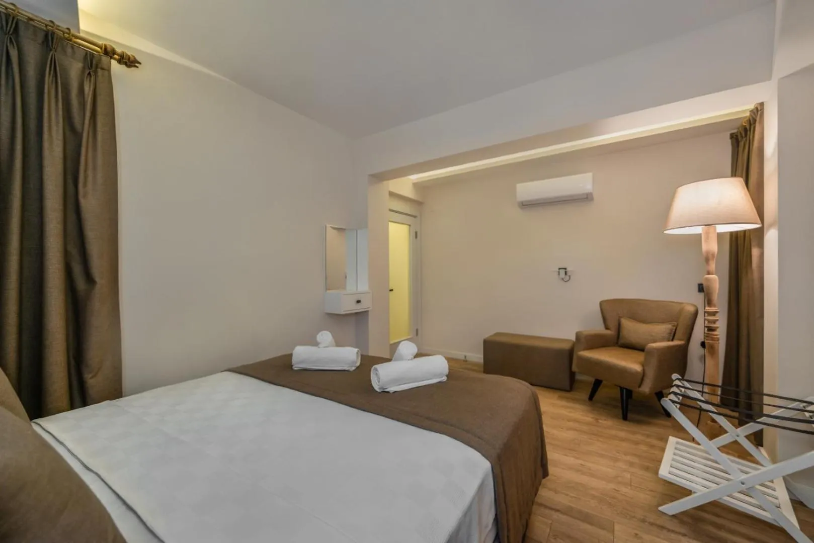 Bed in Ece Marina Suites