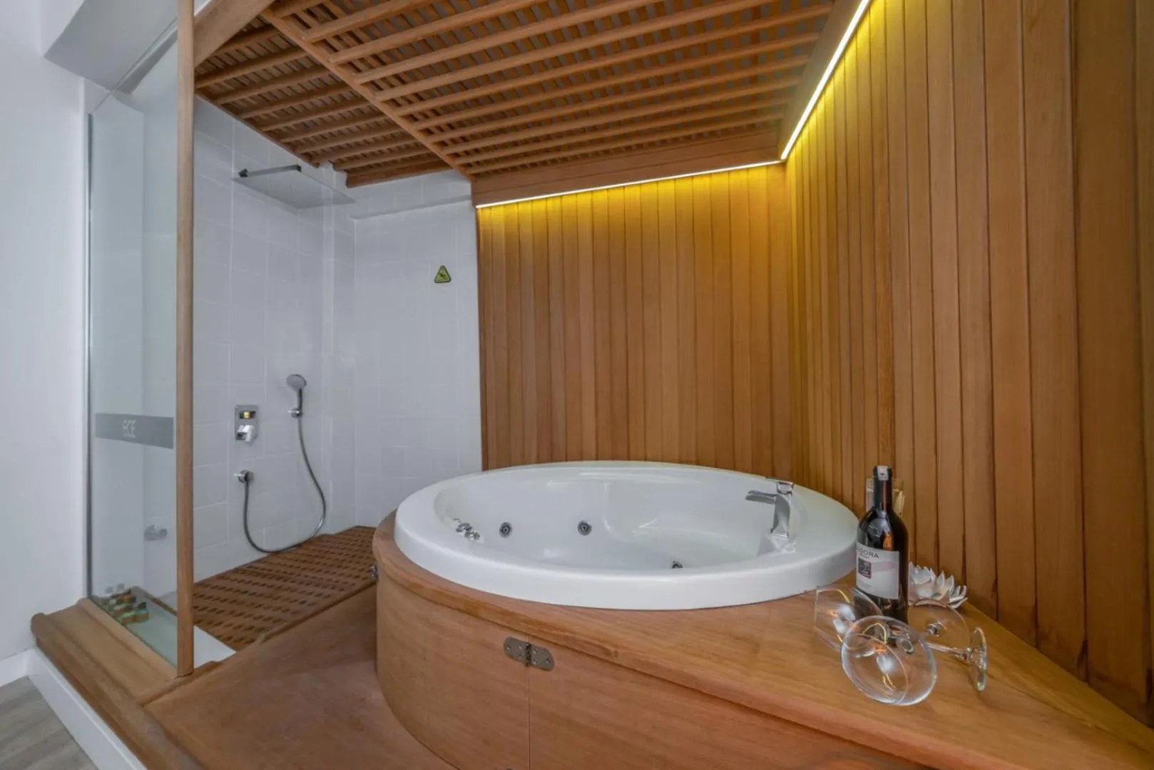 Bed in Ece Marina Suites