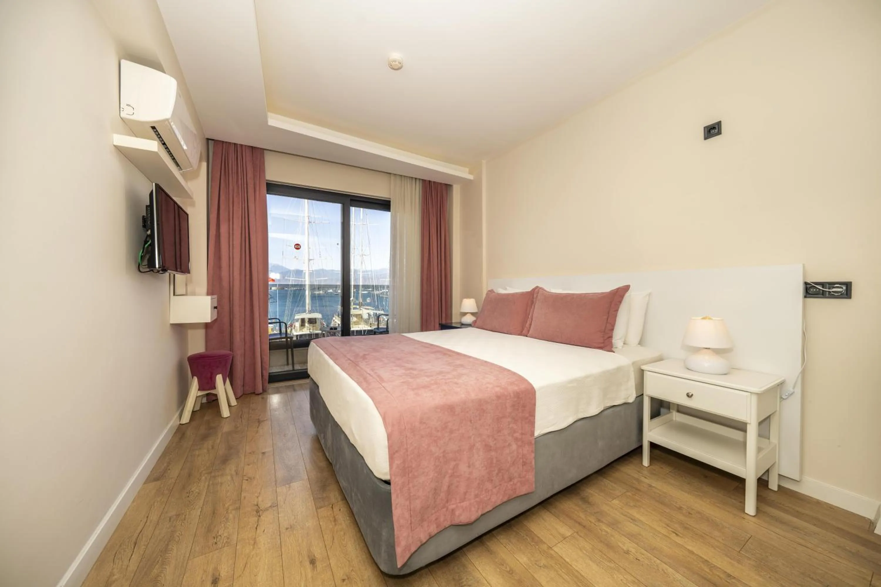 Bedroom, Bed in Ece Marina Suites