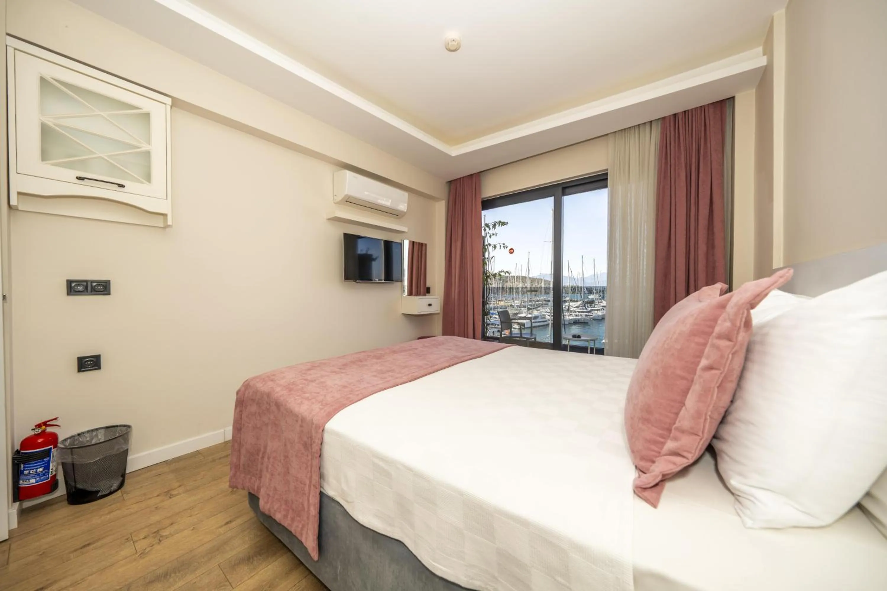 Bedroom, Bed in Ece Marina Suites