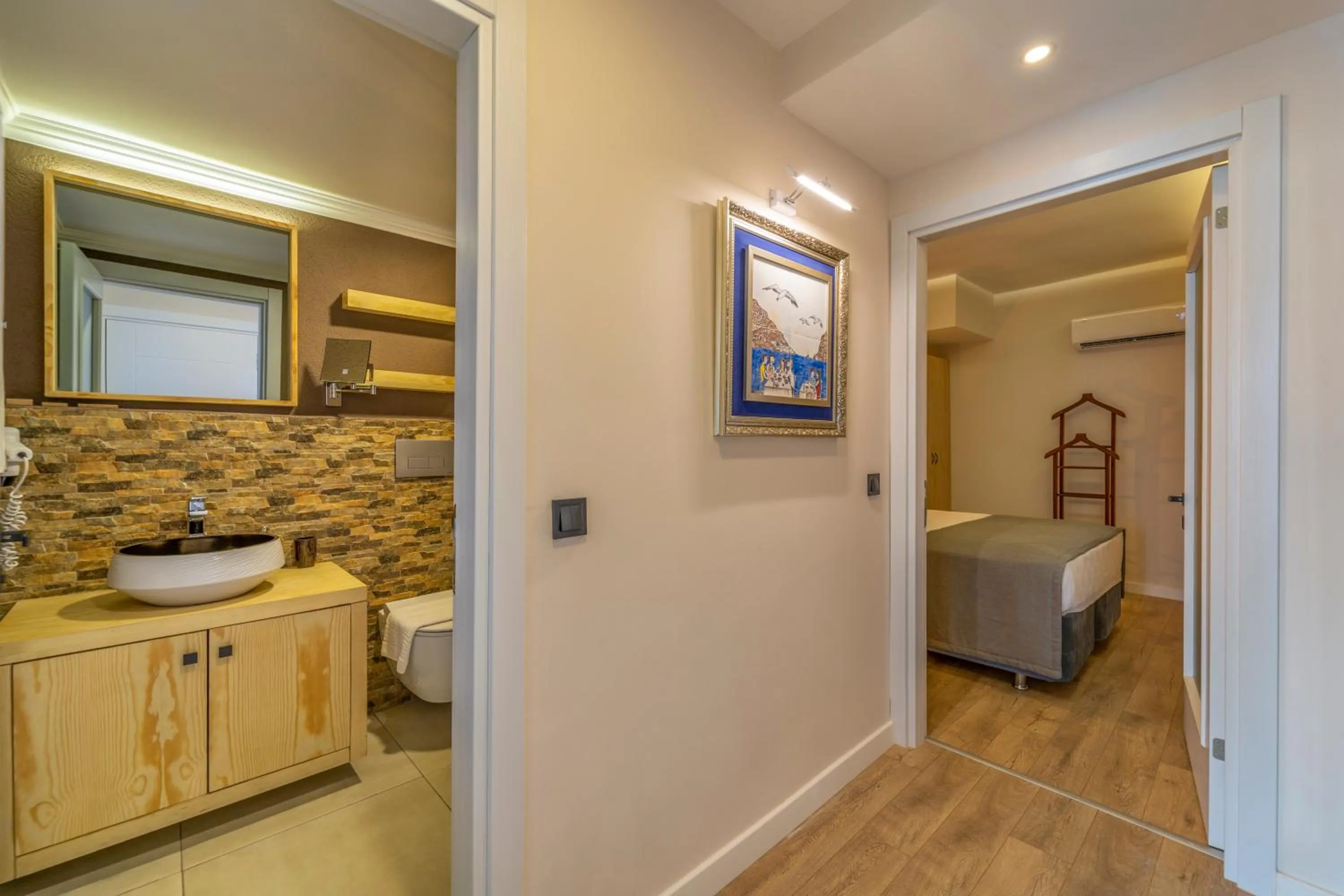 Bathroom, Bed in Ece Marina Suites