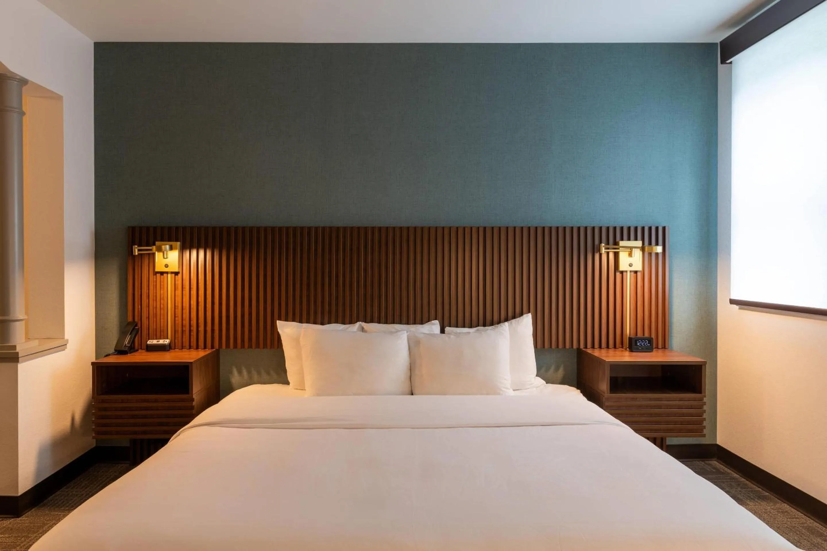 Bedroom, Bed in Comfort Inn & Suites Near Burke Mountain