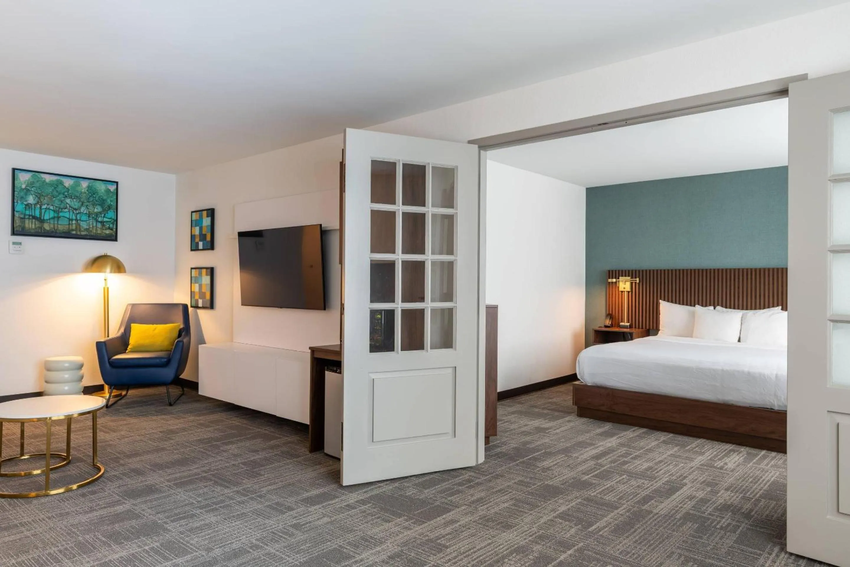 Bedroom, Bed in Comfort Inn & Suites Near Burke Mountain