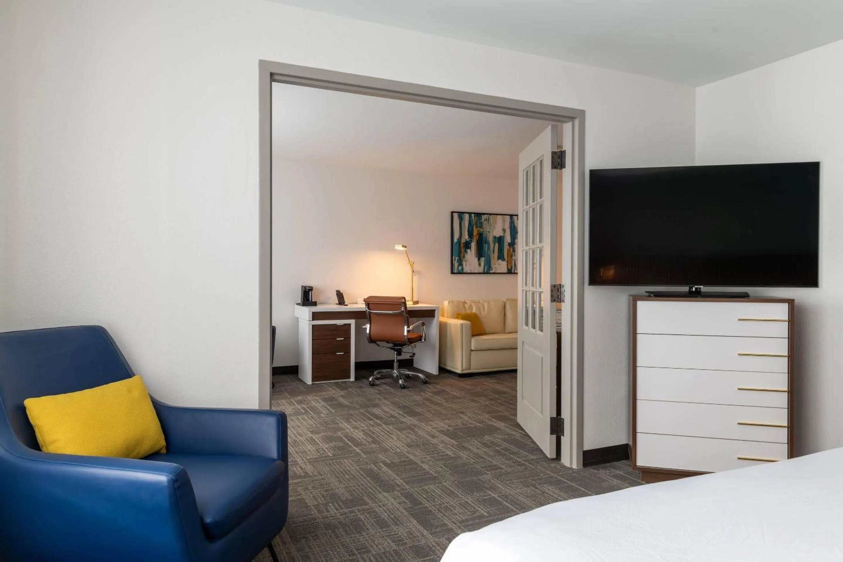 Bedroom, Bed in Comfort Inn & Suites Near Burke Mountain