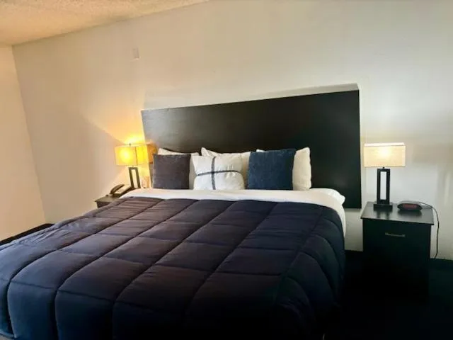 Bed in FairBridge Inn & Suites Sunnyside