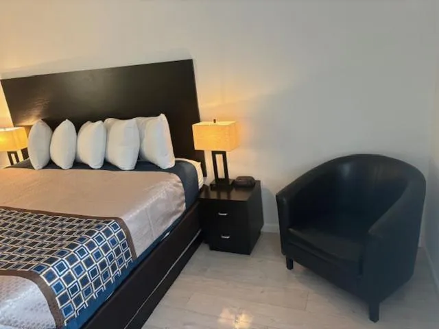 Bed in FairBridge Inn & Suites Sunnyside