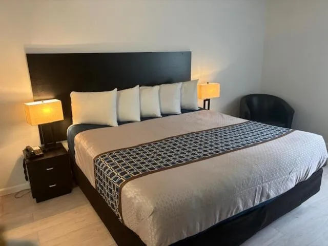 Bed in FairBridge Inn & Suites Sunnyside