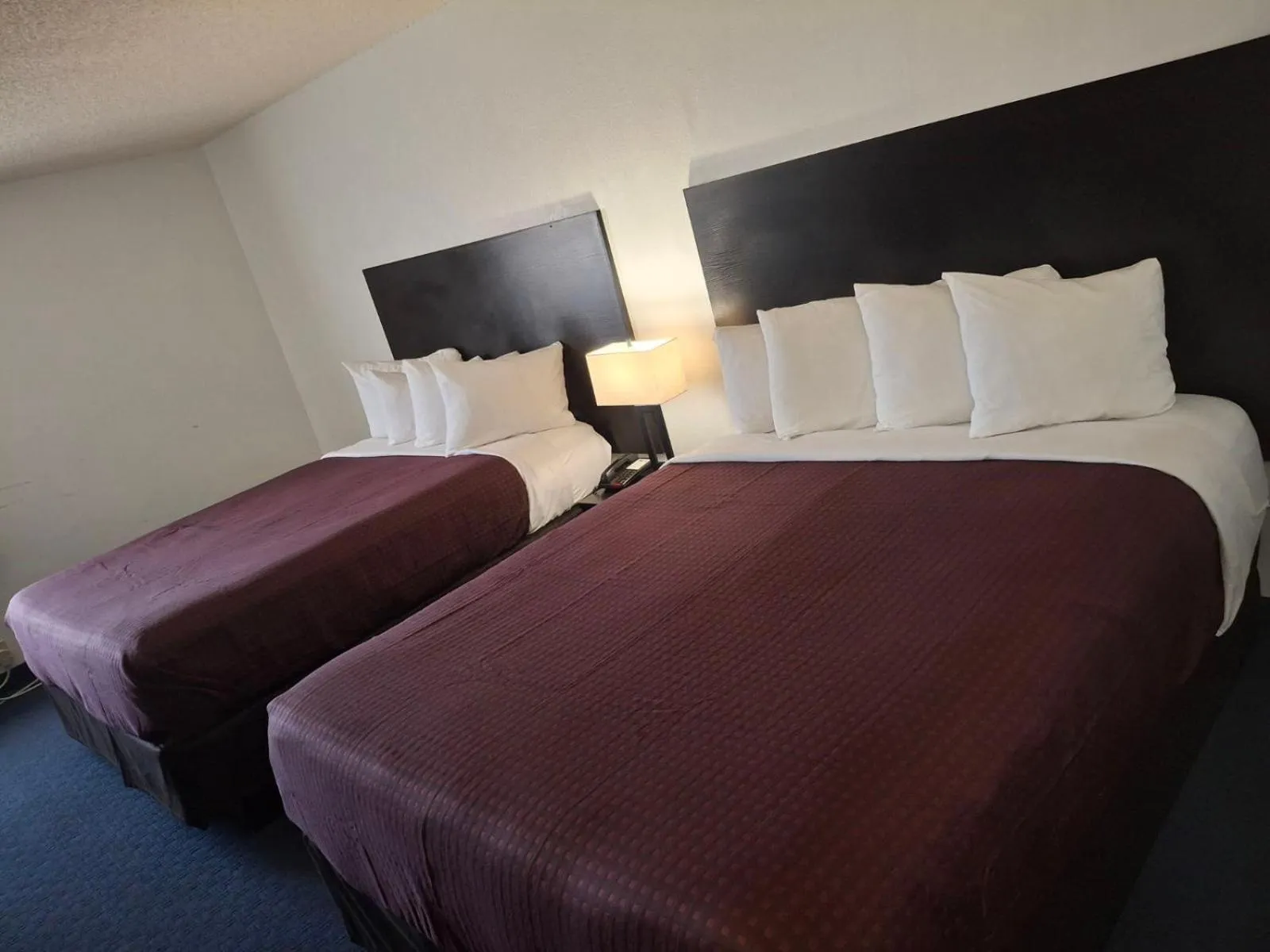 Bed in FairBridge Inn & Suites Sunnyside
