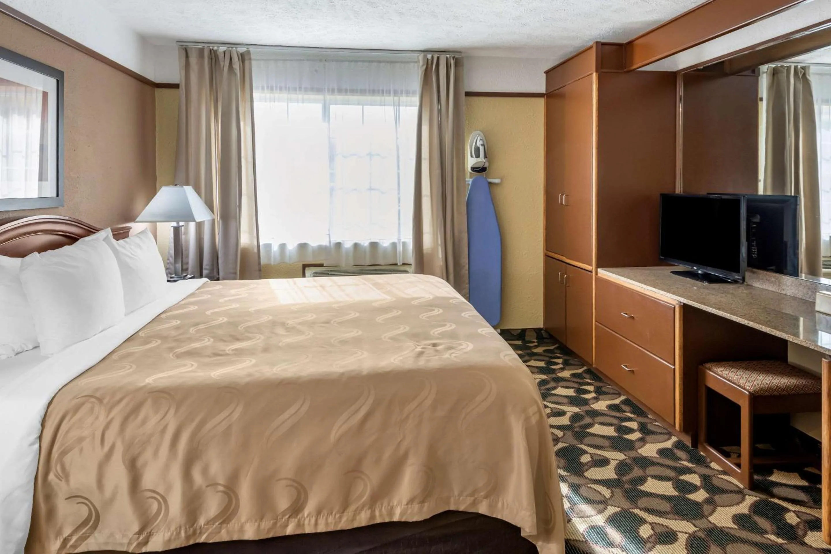 Photo of the whole room in Quality Inn Paradise Creek