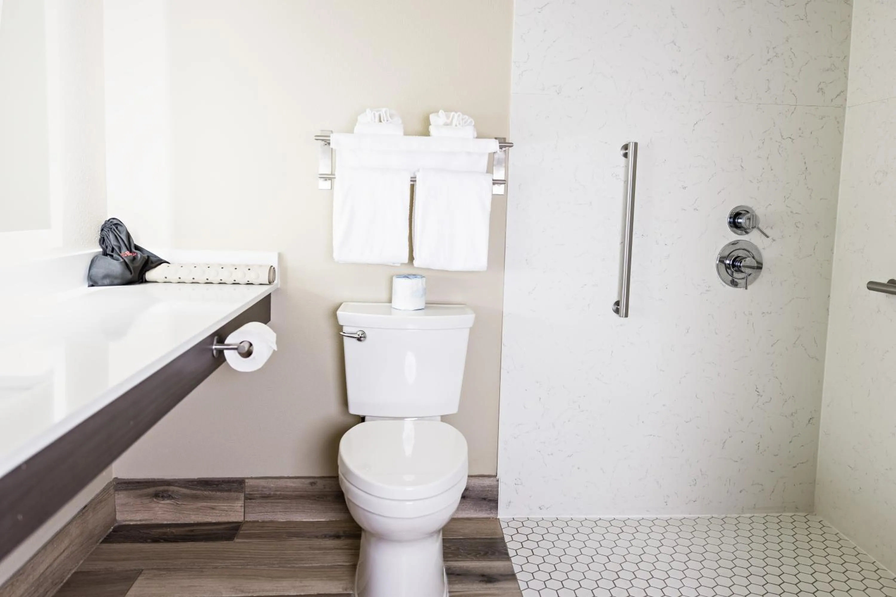 Bathroom in Holiday Inn Clarkston - Lewiston by IHG