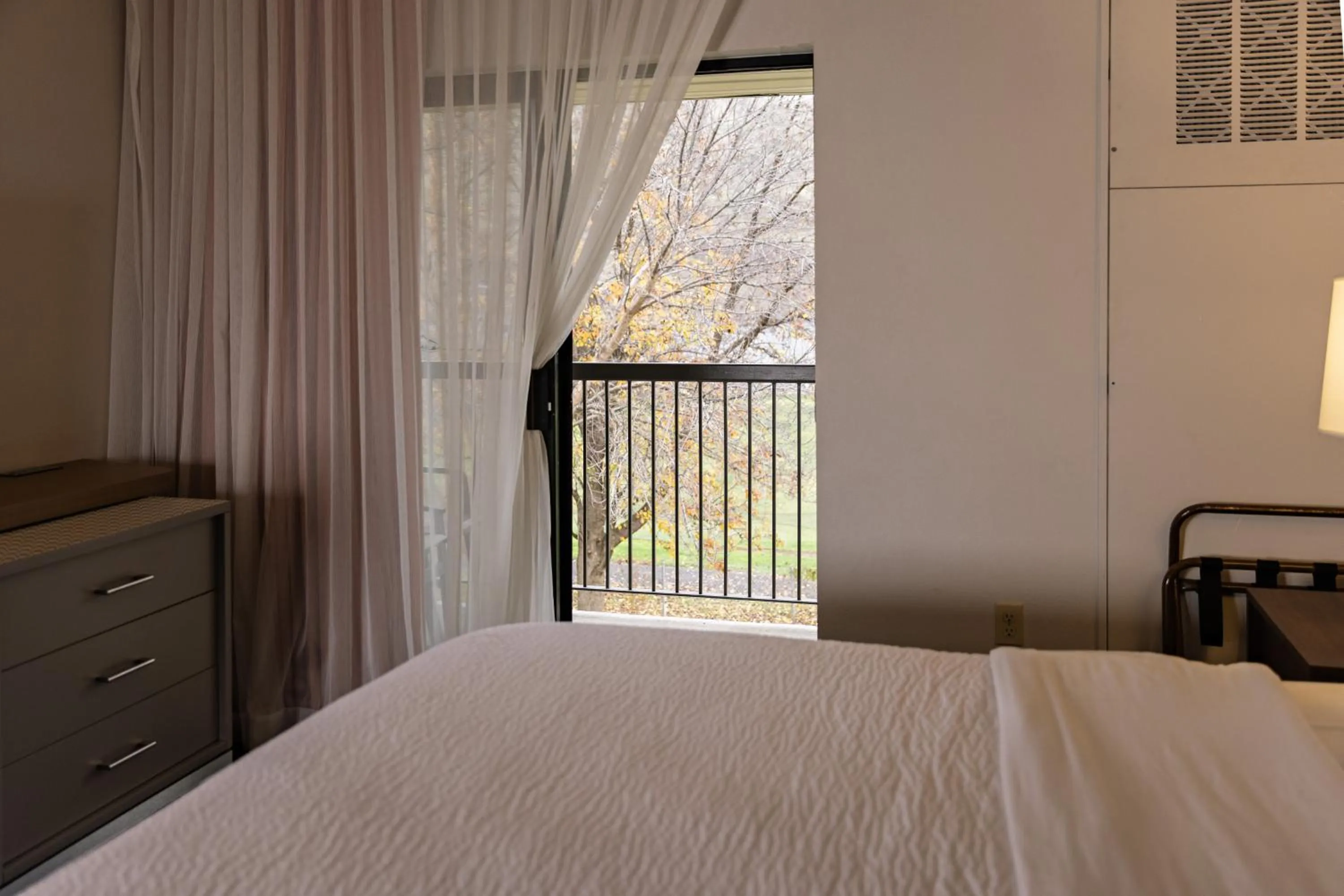 Bedroom, Bed in Holiday Inn Clarkston - Lewiston by IHG