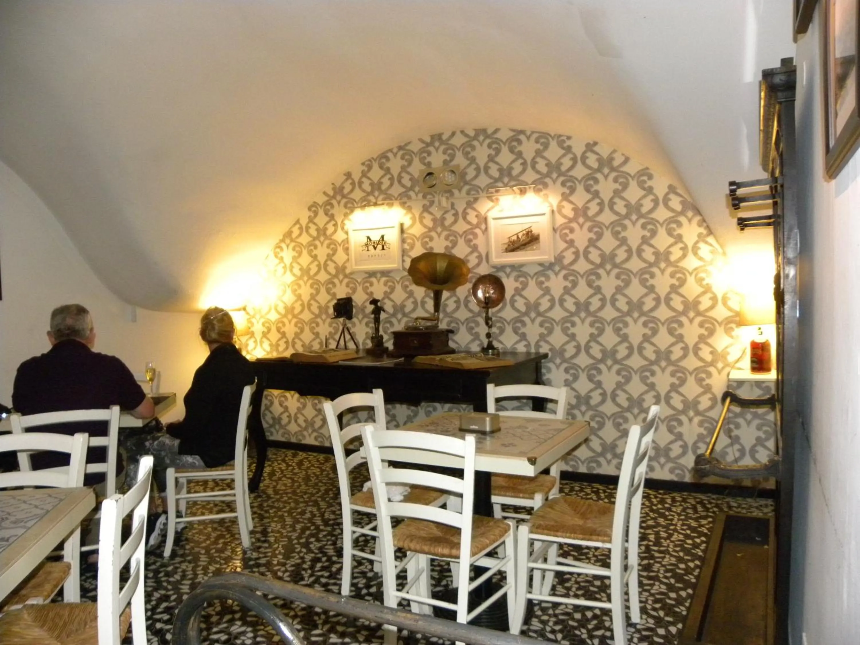 Restaurant/places to eat in B&B Napoli Storica