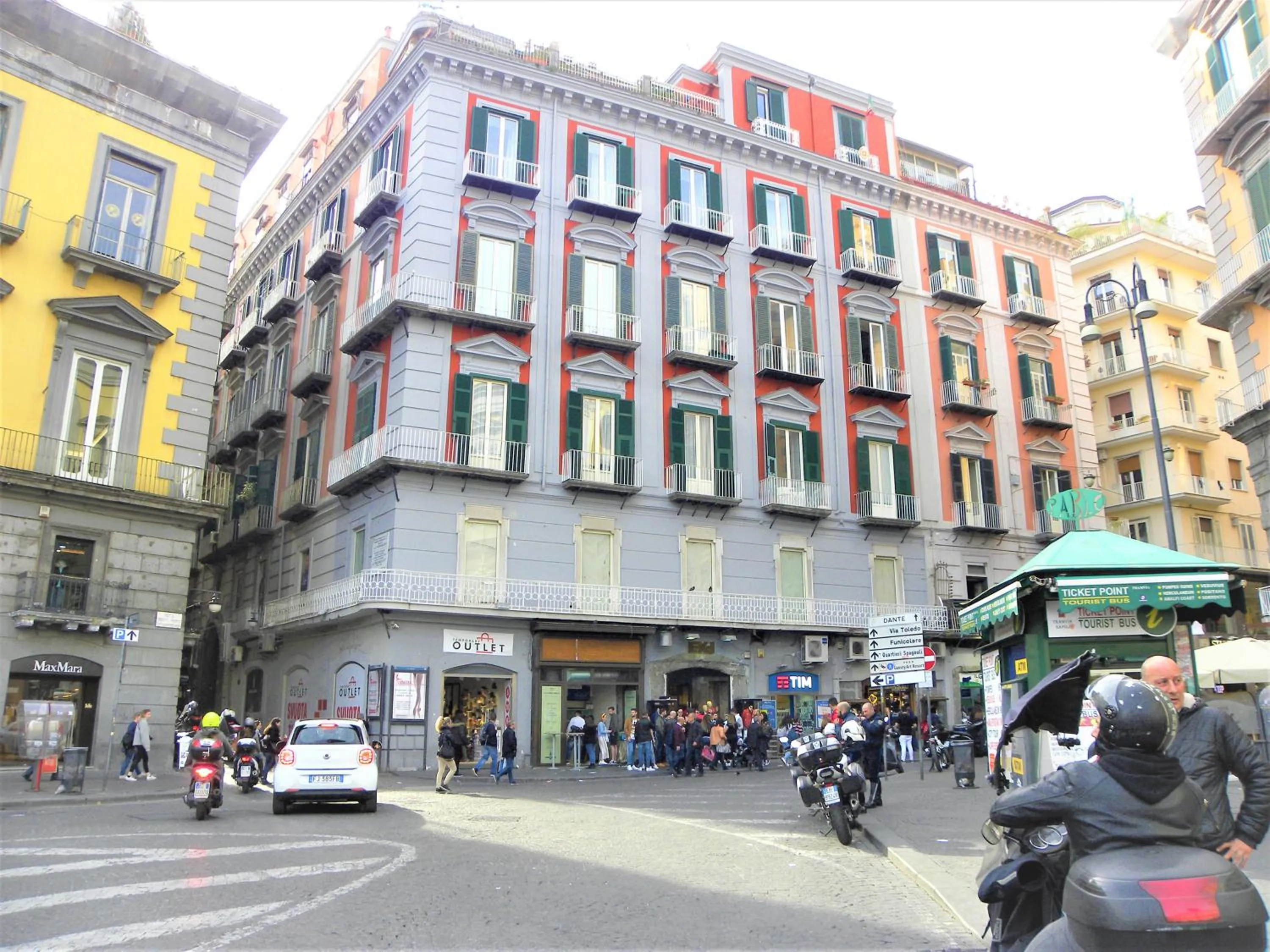 Property building in B&B Napoli Storica