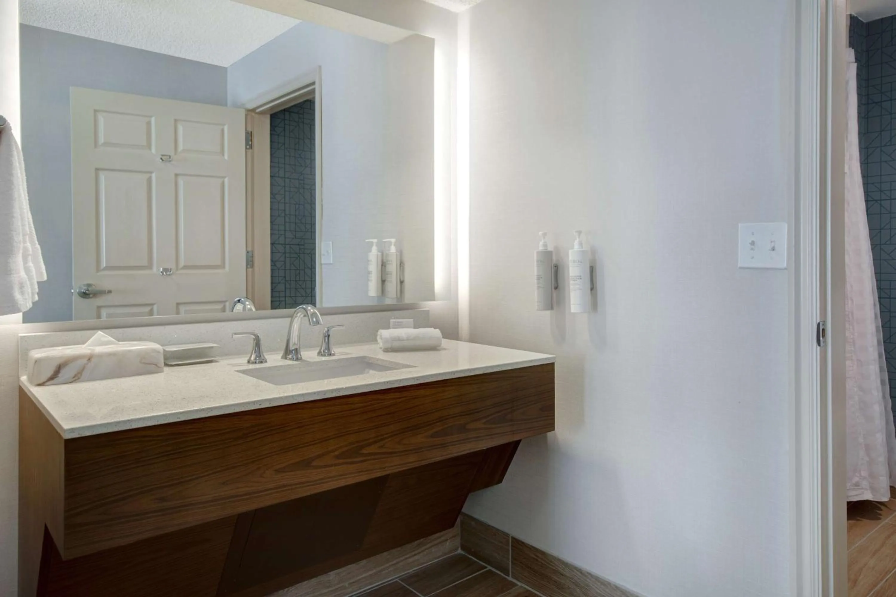 Bathroom, Bed in Homewood Suites by Hilton Salt Lake City - Midvale/Sandy