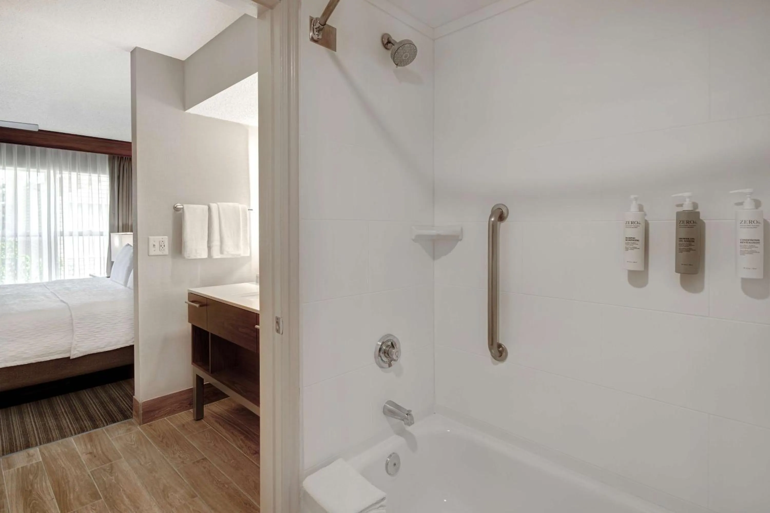 Bathroom, Bed in Homewood Suites by Hilton Salt Lake City - Midvale/Sandy