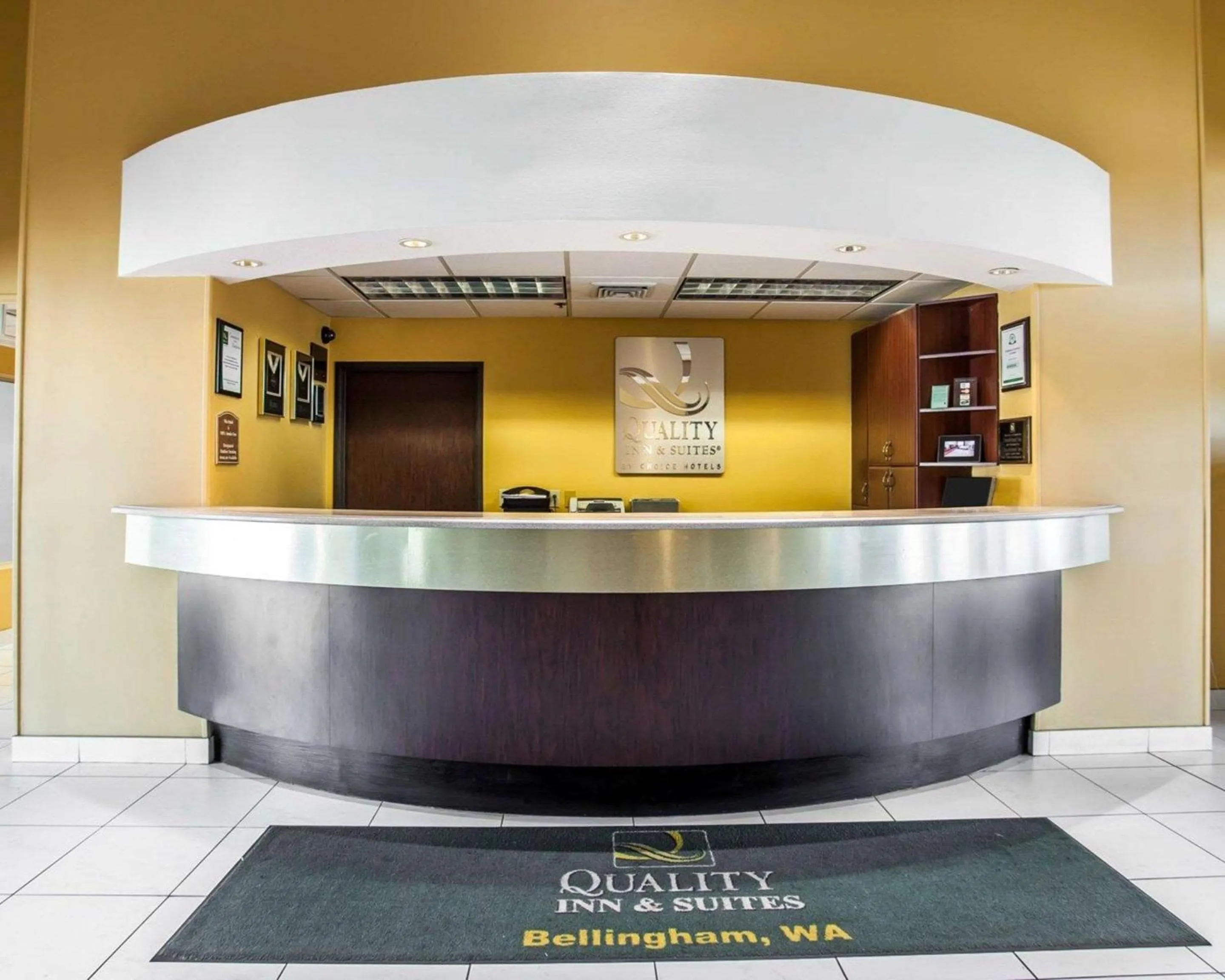 Lobby or reception in Quality Inn Grand Suites Bellingham