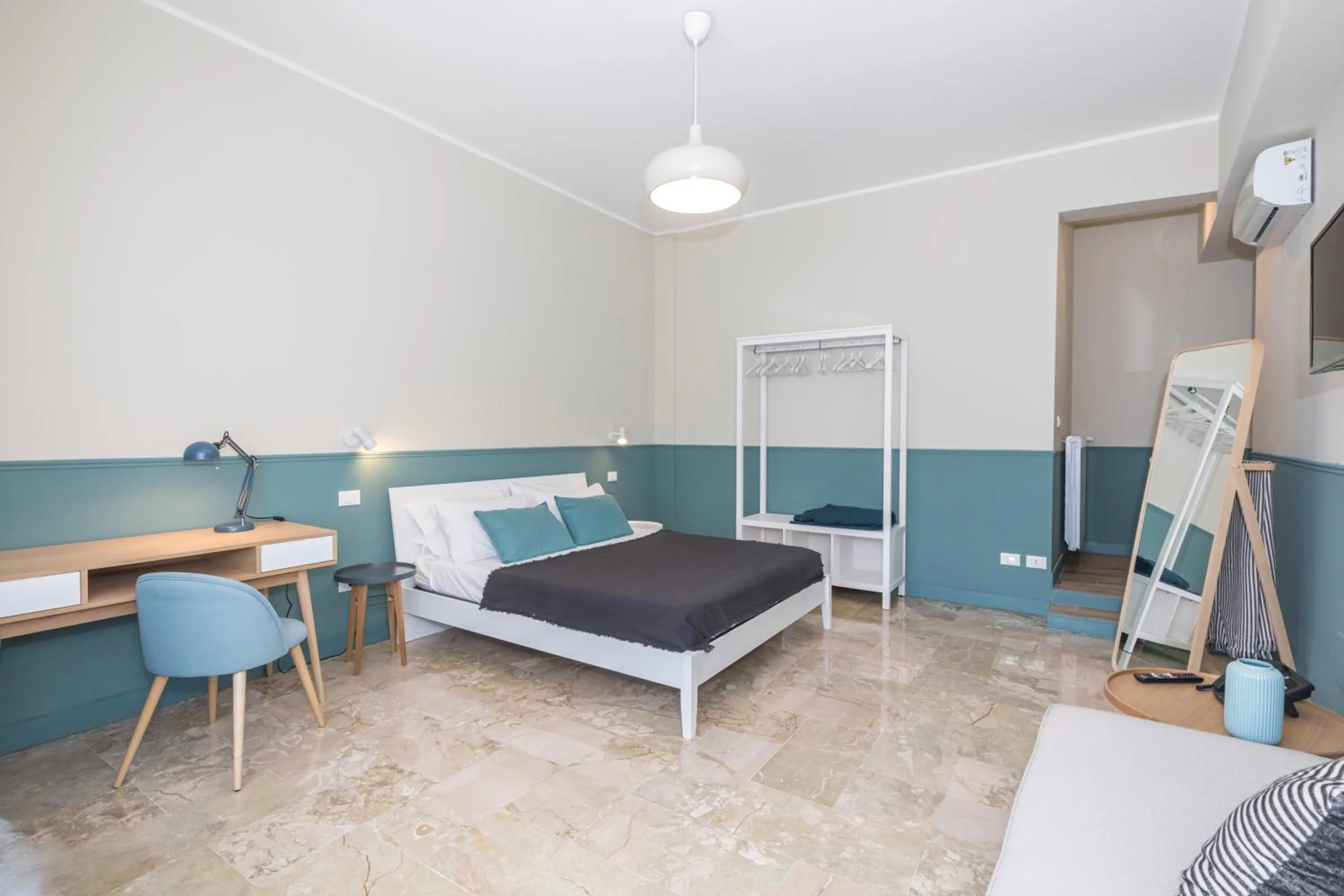 Photo of the whole room, Bed in Leone Suite B&B & Restaurant AIC