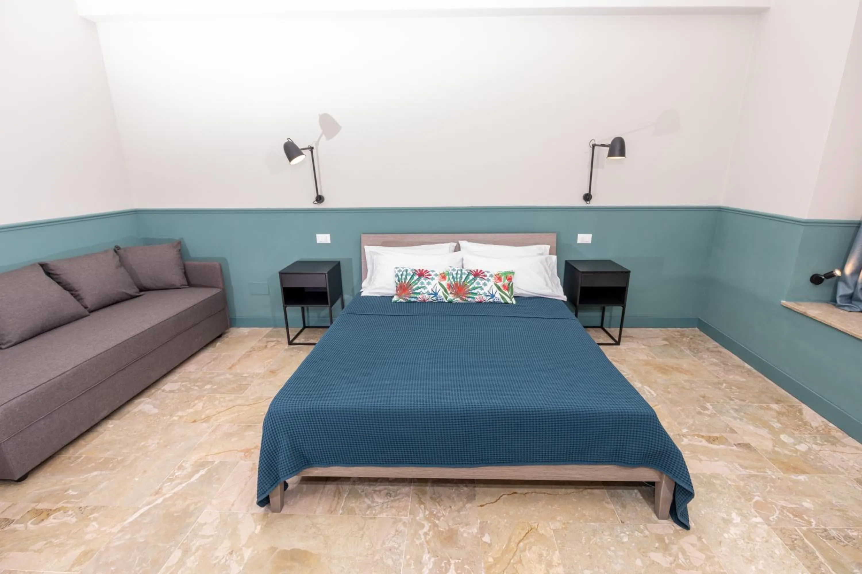 Shower, Bed in Leone Suite B&B & Restaurant AIC