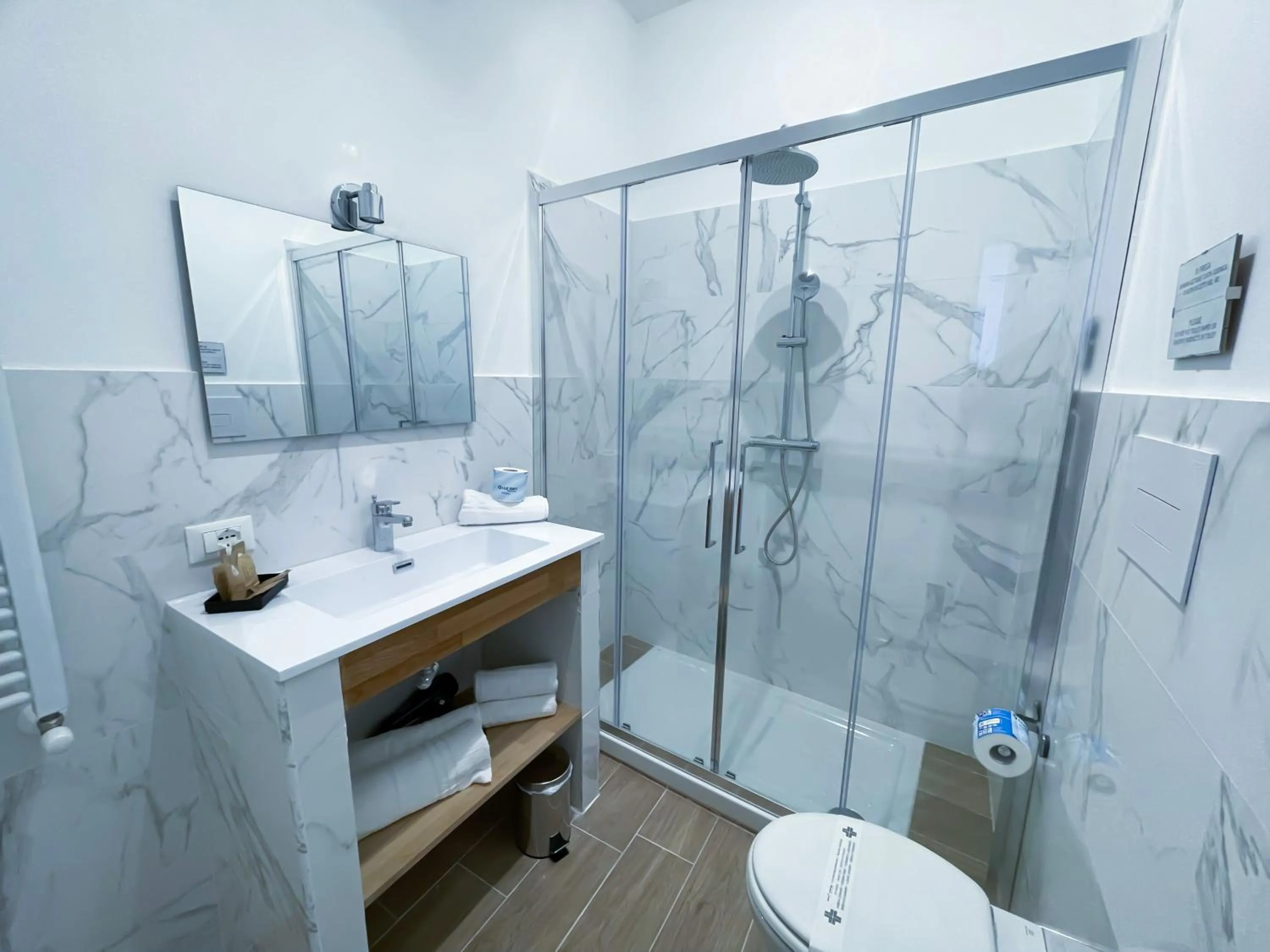 Shower in Leone Suite B&B & Restaurant AIC