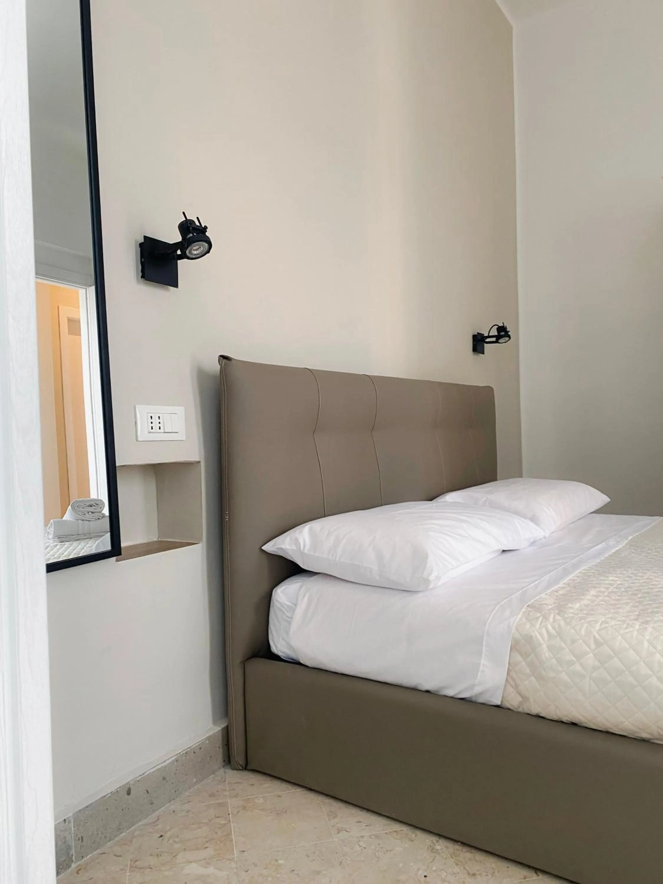 Bed in Leone Suite B&B & Restaurant AIC