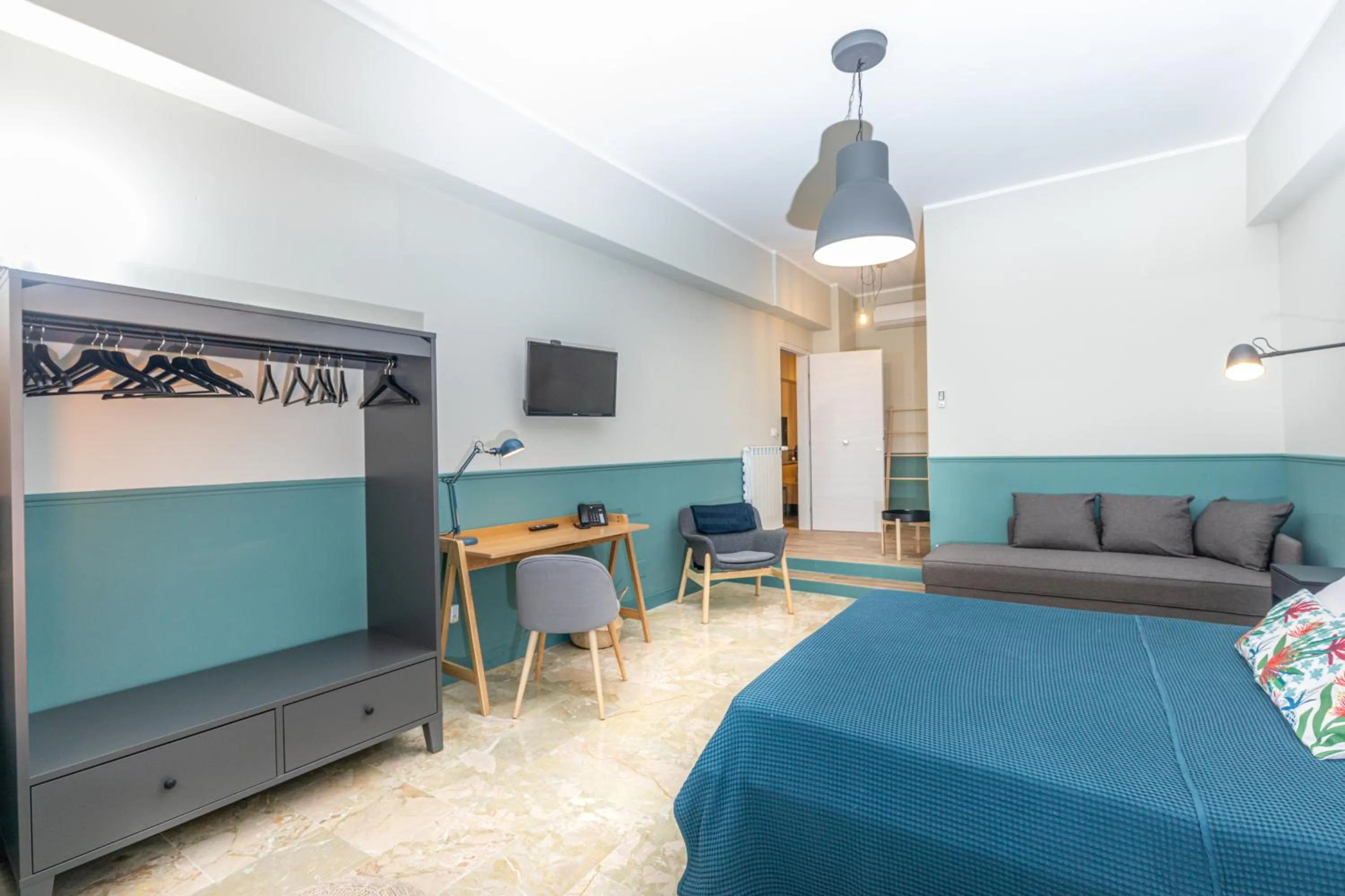 Shower, Bed in Leone Suite B&B & Restaurant AIC