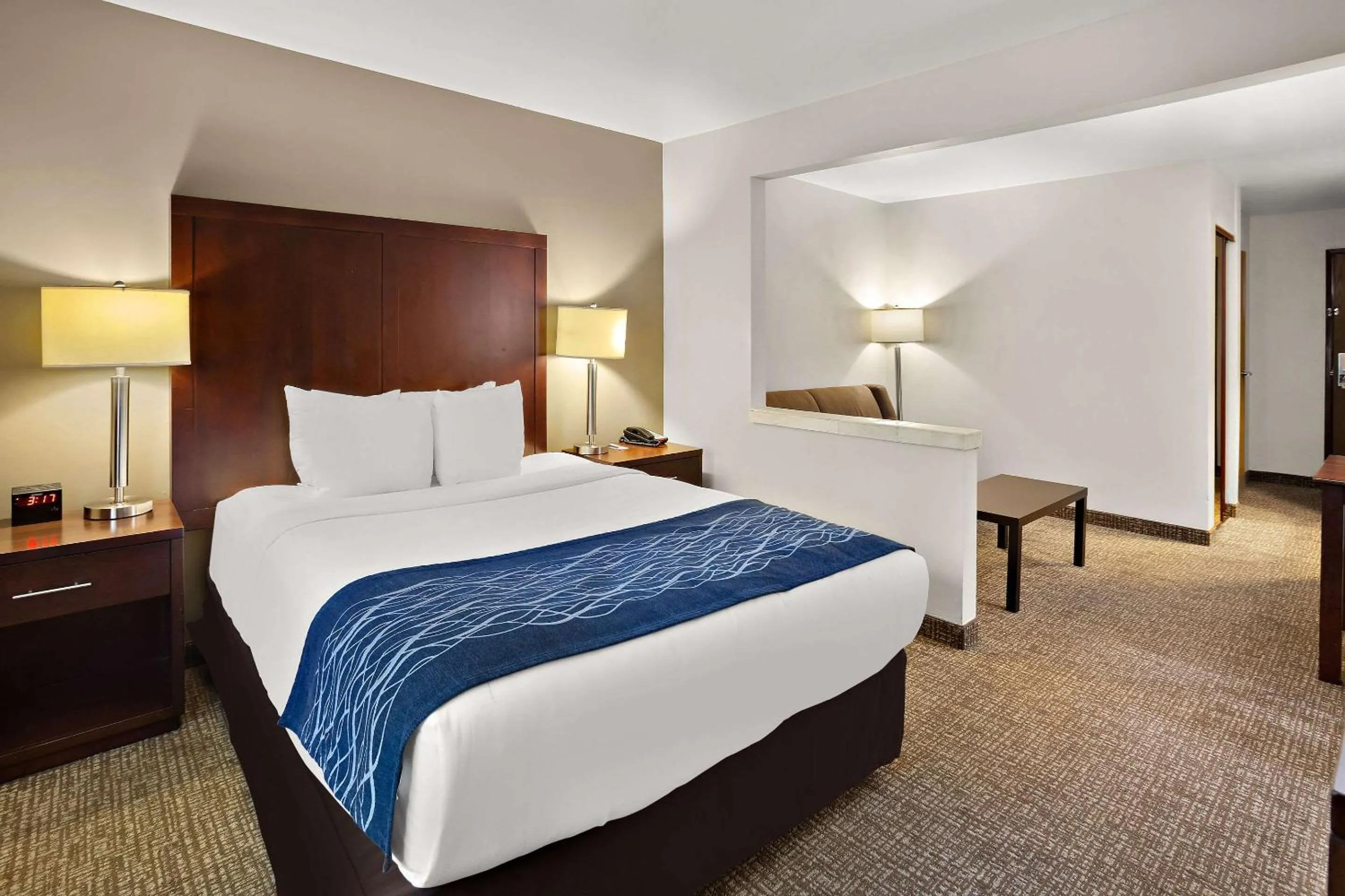 Bedroom, Bed in Comfort Inn Lacey - Olympia