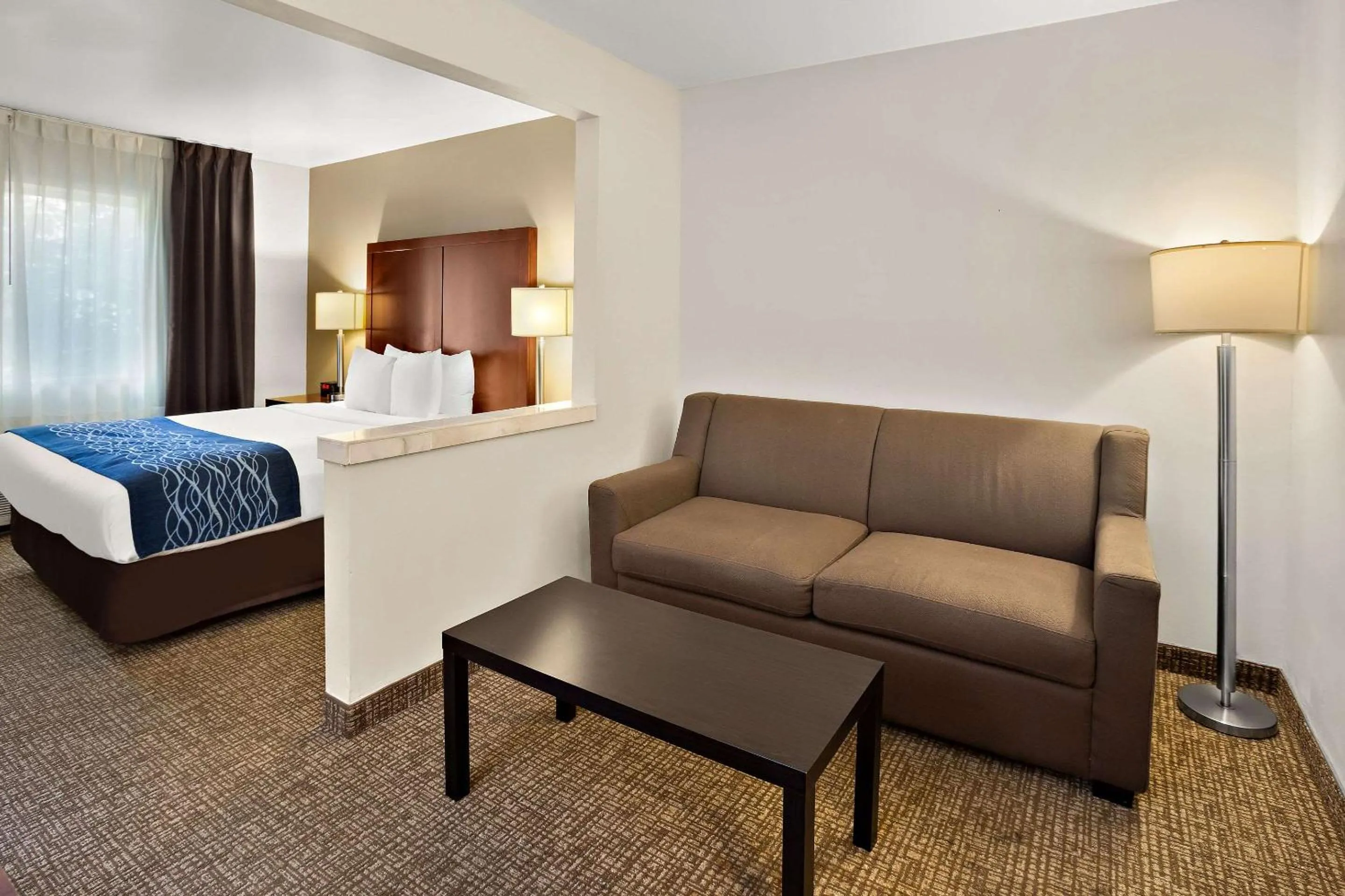 Bedroom, Bed in Comfort Inn Lacey - Olympia