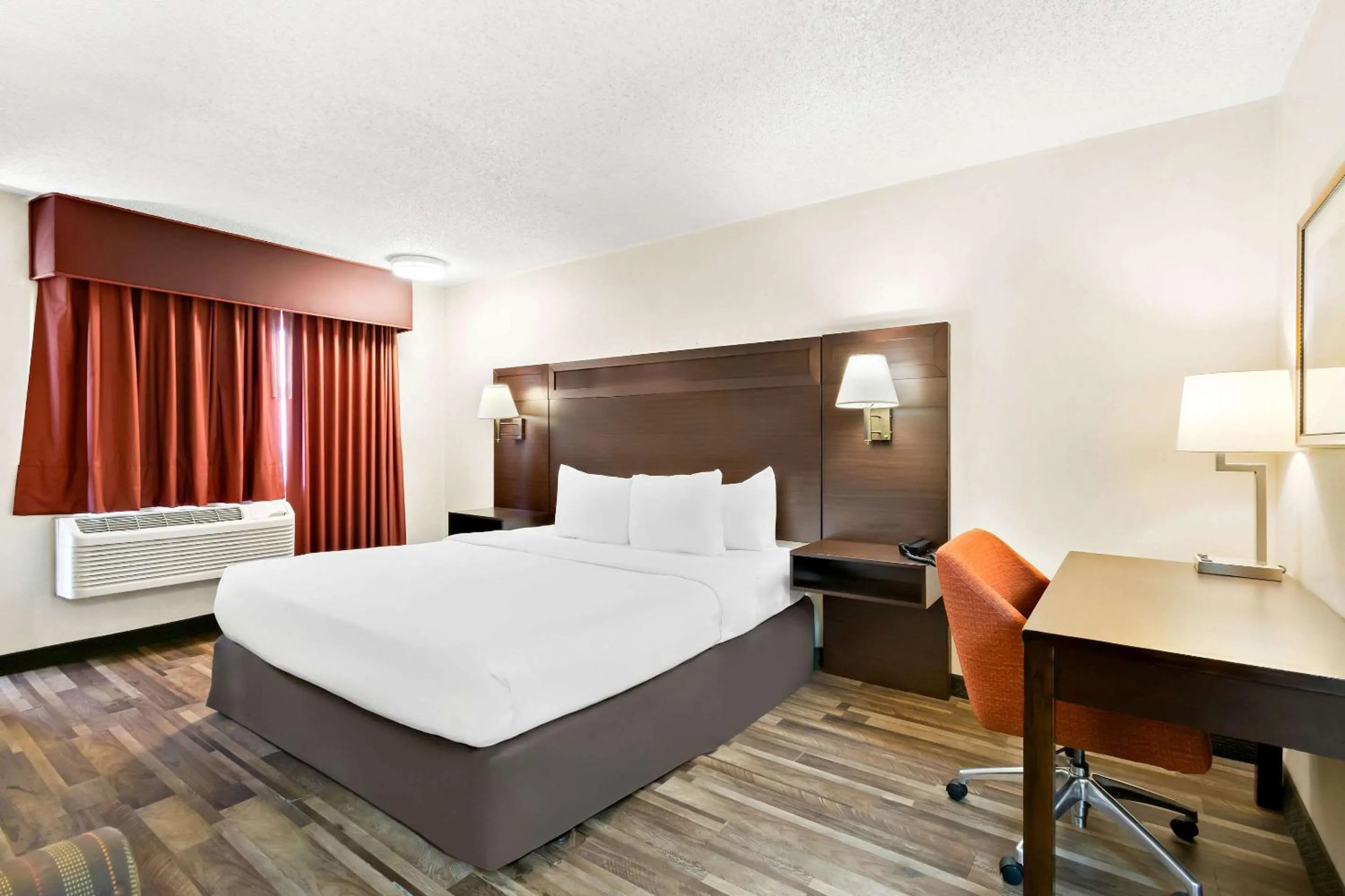 Bedroom, Bed in Quality Inn Mount Vernon