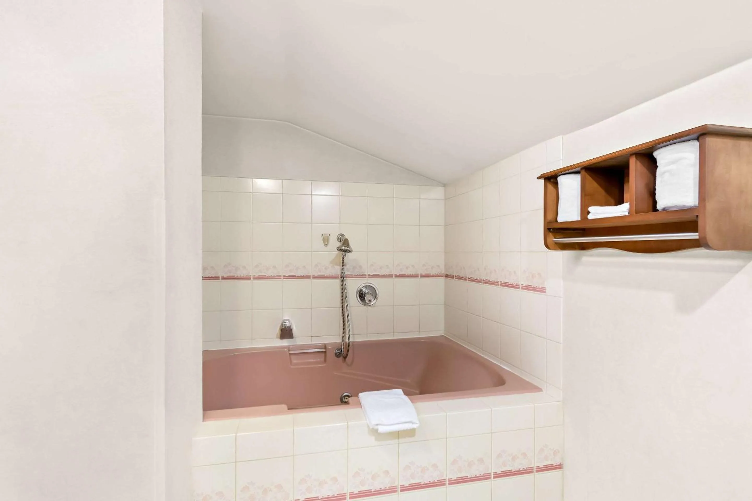 Bedroom in Quality Inn Mount Vernon