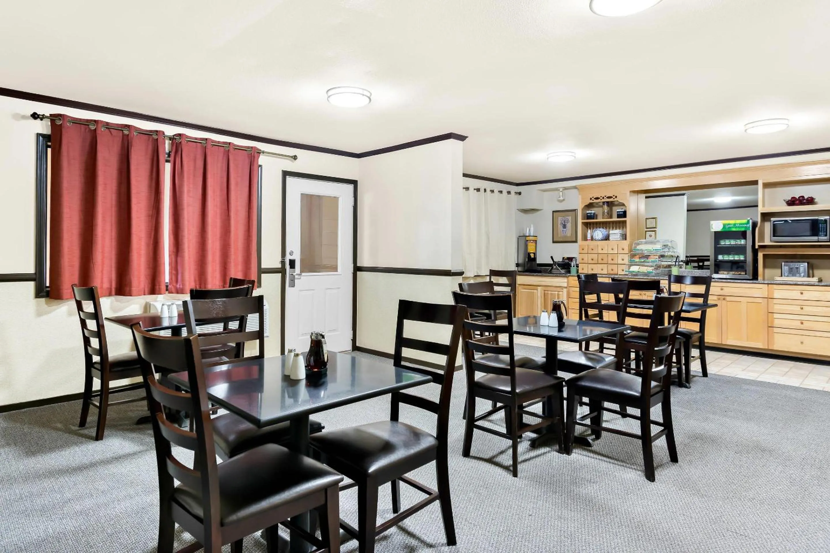 Breakfast in Quality Inn Mount Vernon