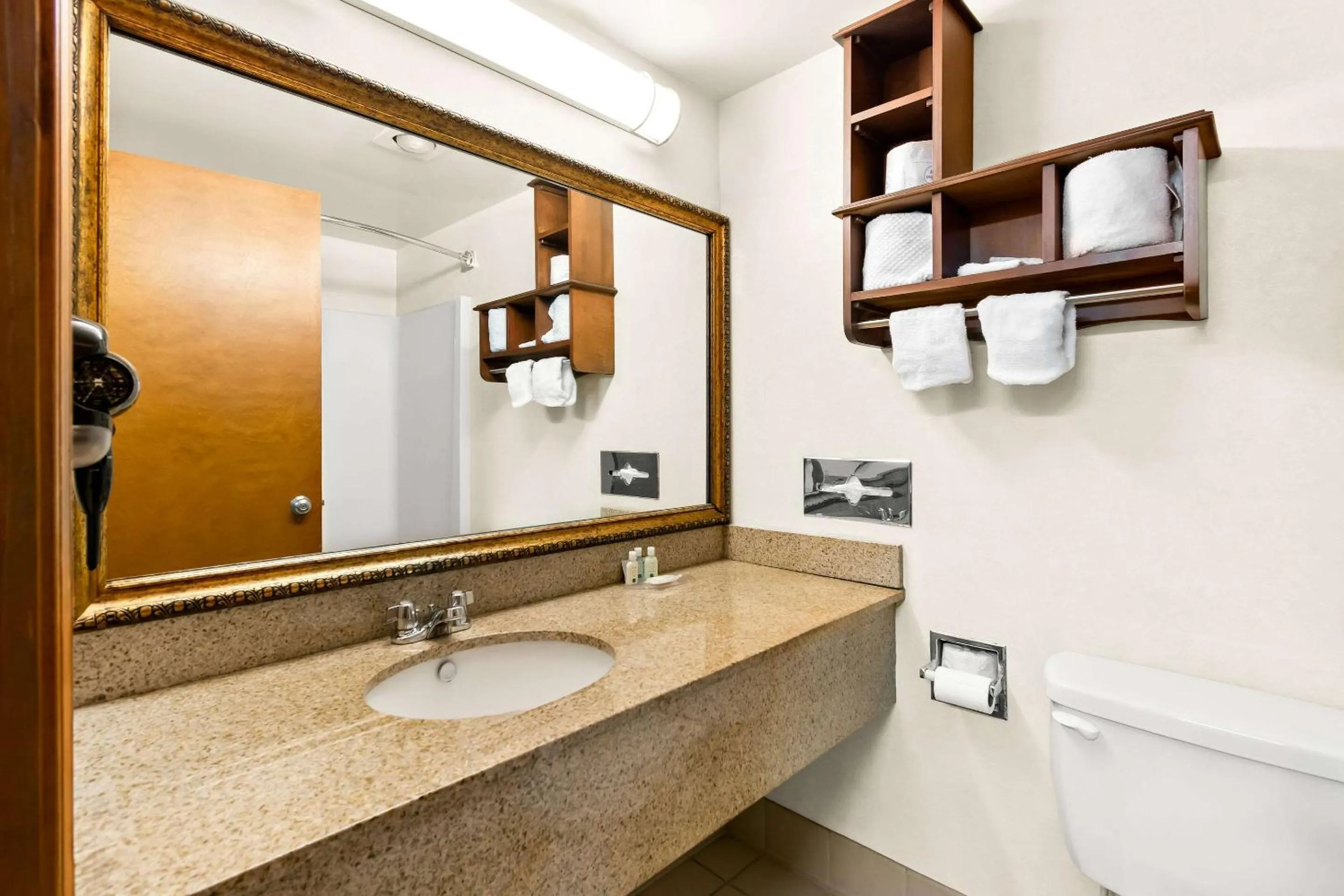 Bedroom in Quality Inn Mount Vernon